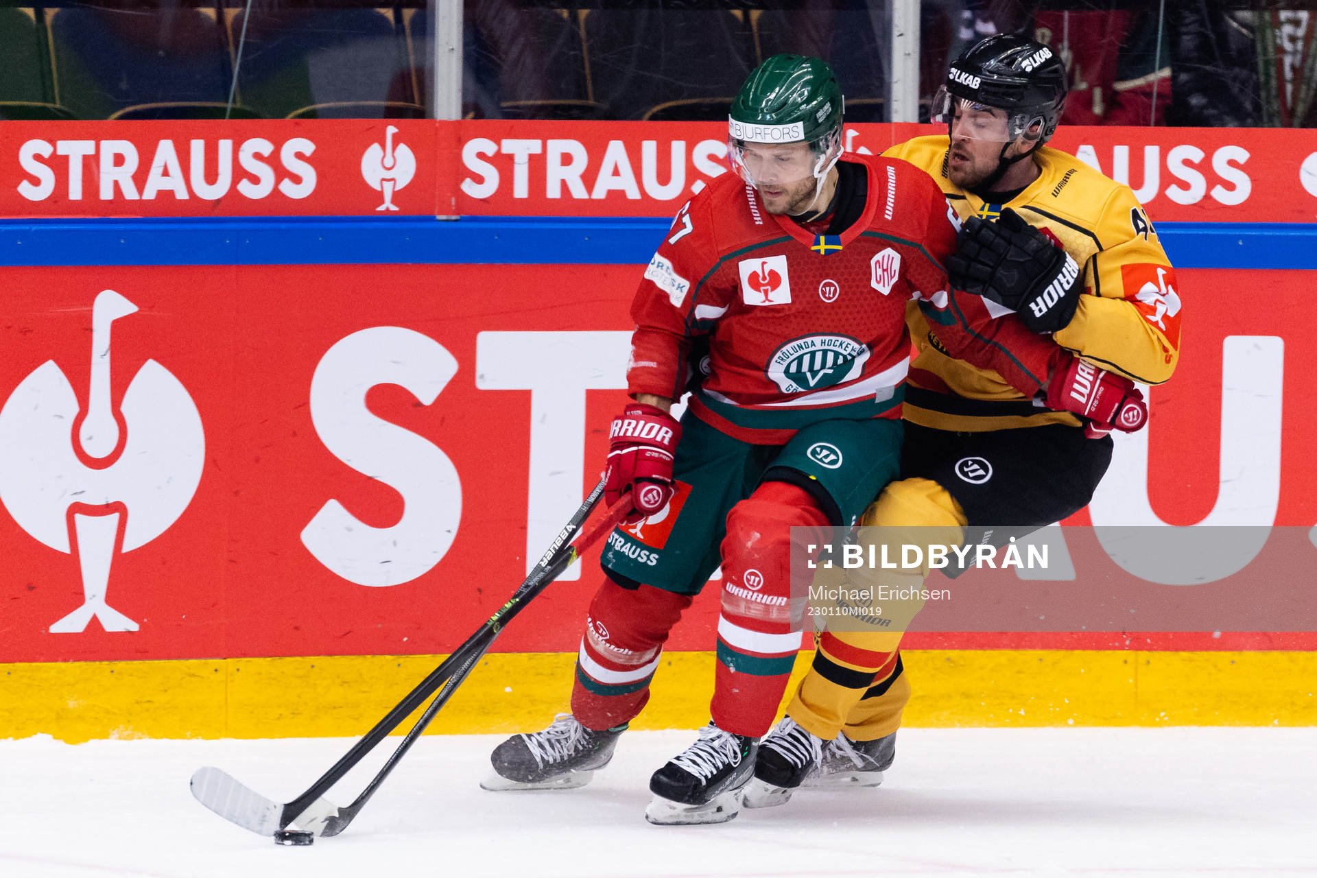 Jacob Nilsson of Frölunda  and Jonathan Andersson of Luleå