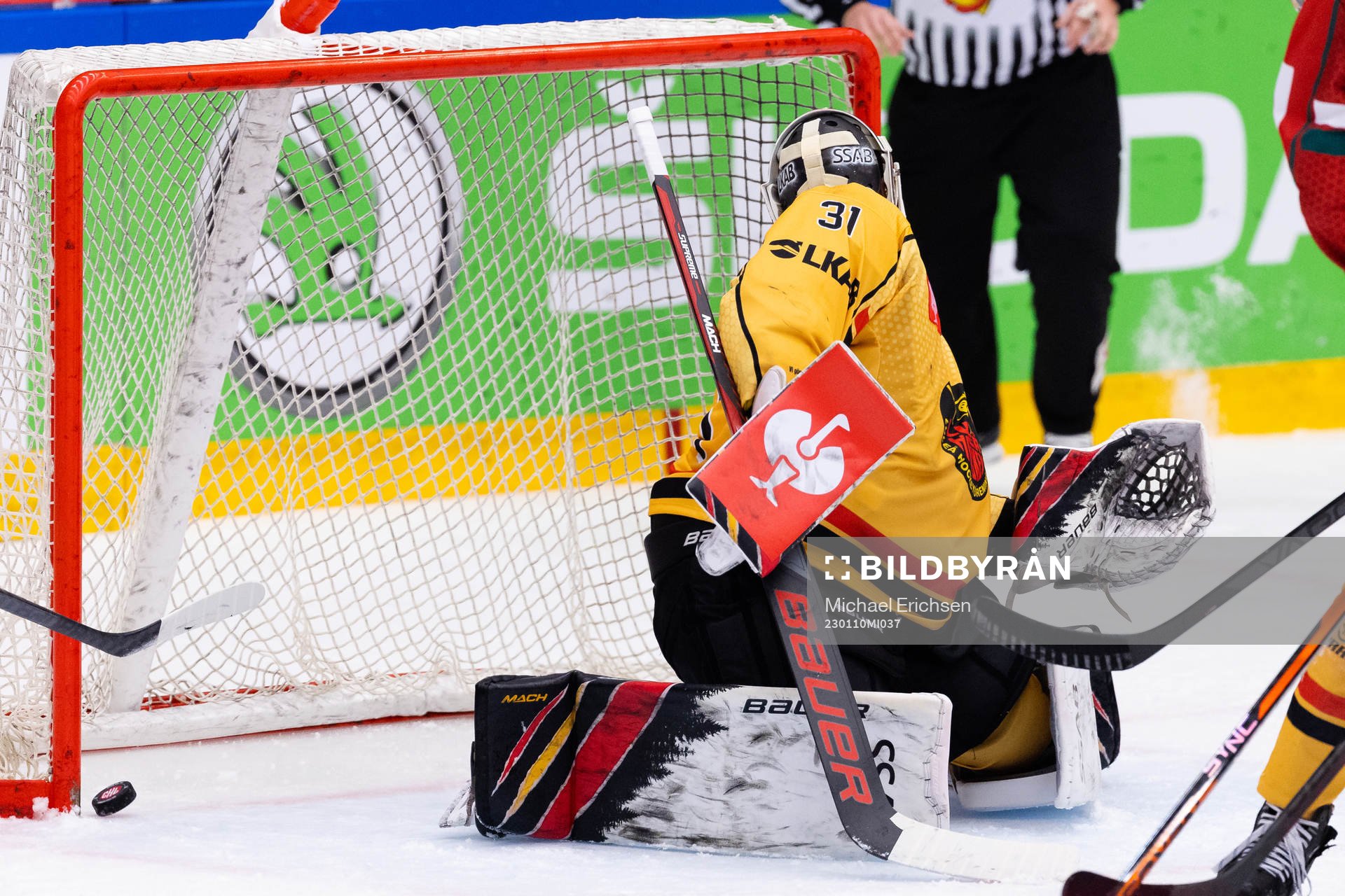 The puck balances
