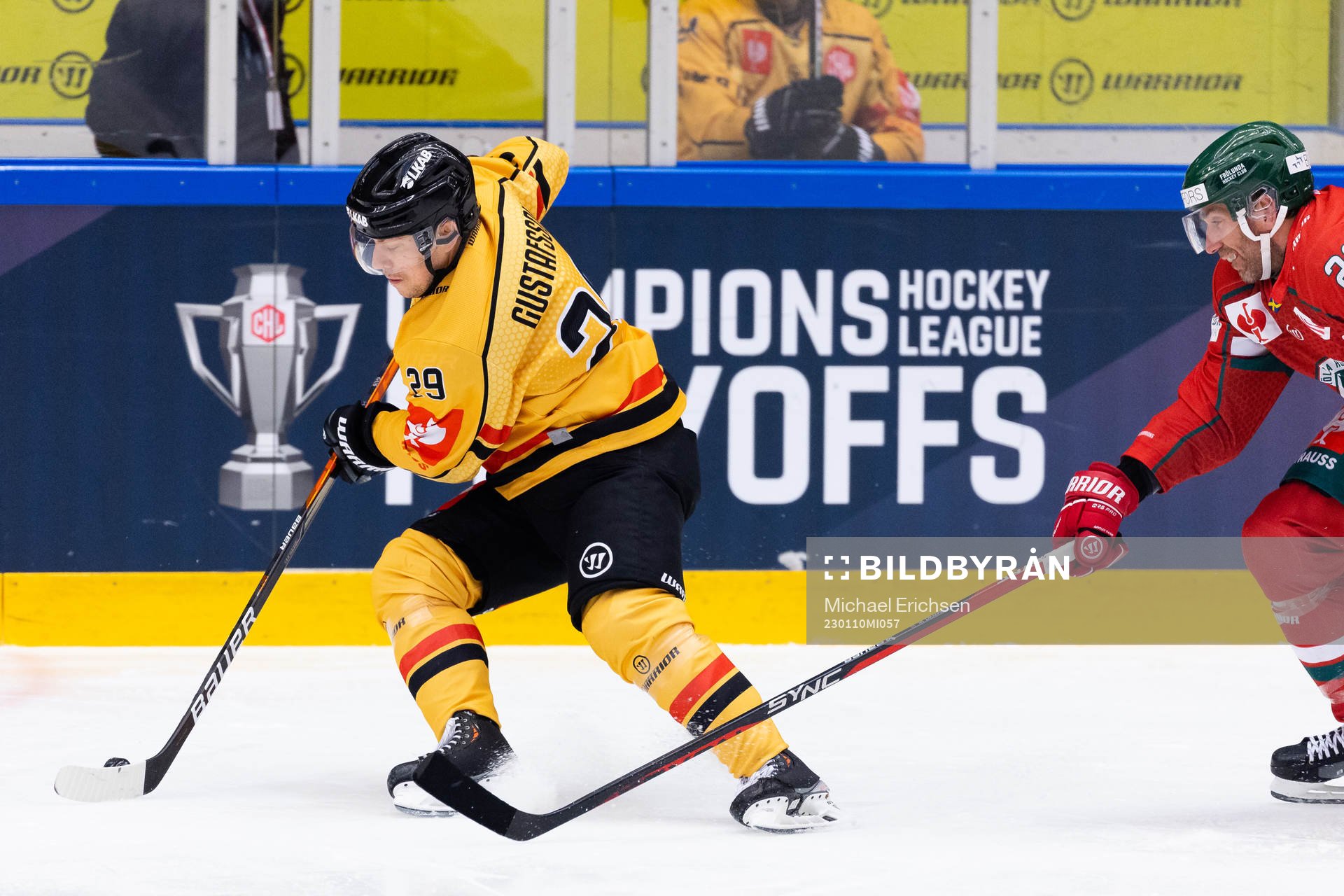 Erik Gustafsson of Luleå  and Joel Lundqvist of Frölunda