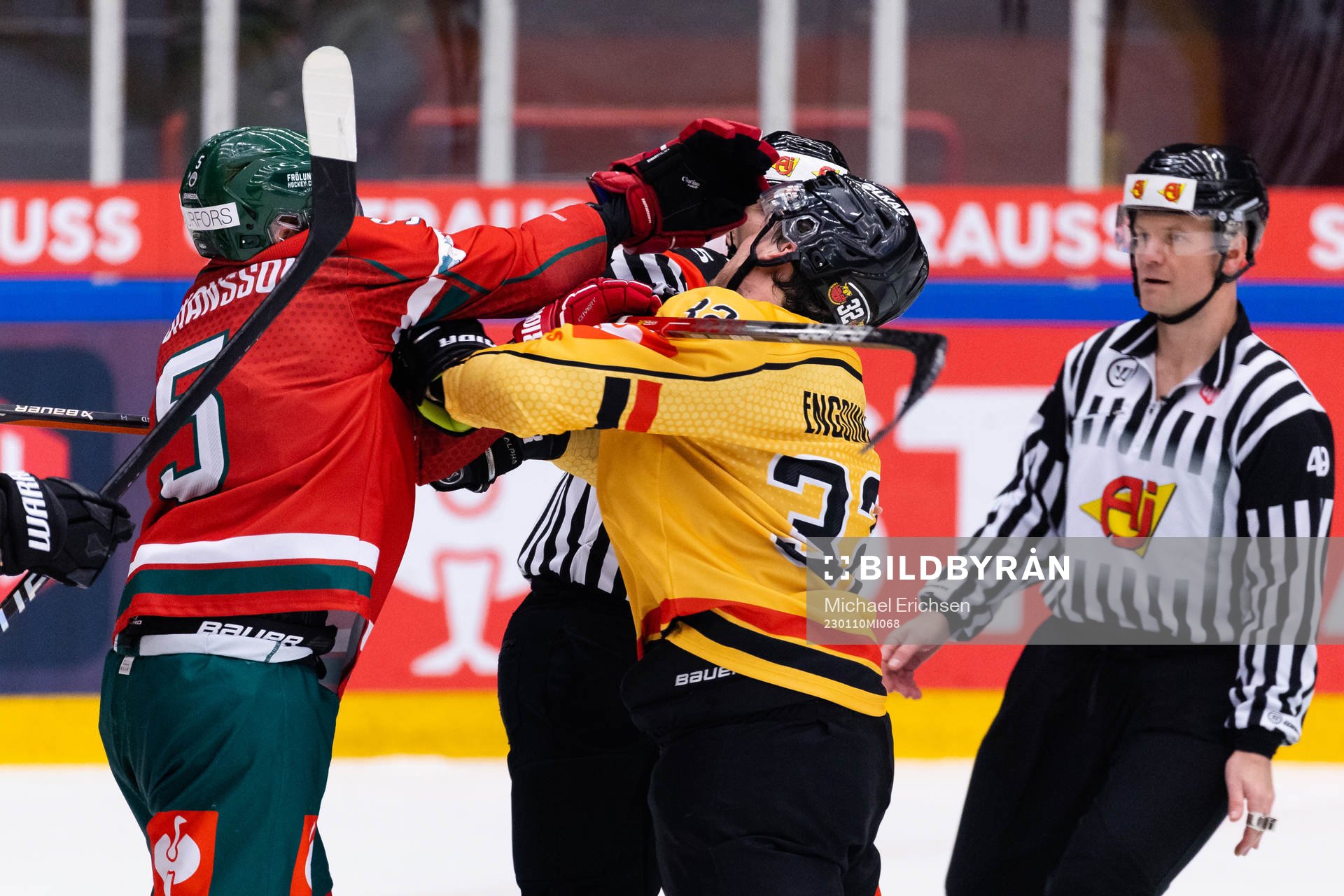 Filip Johansson of Frölunda  and Oscar Engsund of Luleå