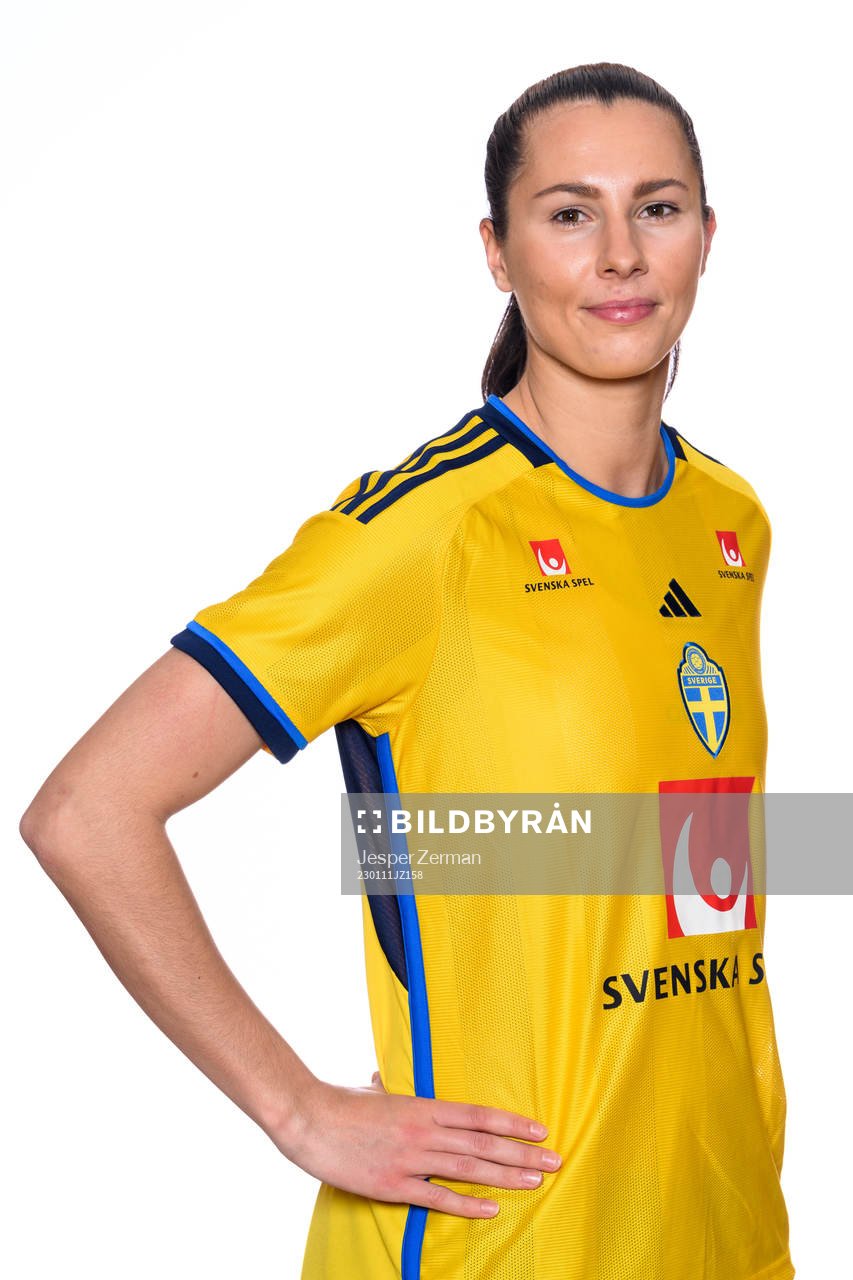 Nellie Karlsson of the Swedish women's football national team poses for a portrait on January 11, 2023 in Albufeira. 