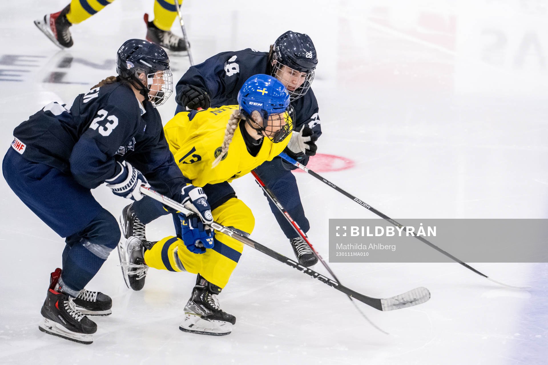 Mira Hallin of Sweden against Erica Korhonen and Pauliina