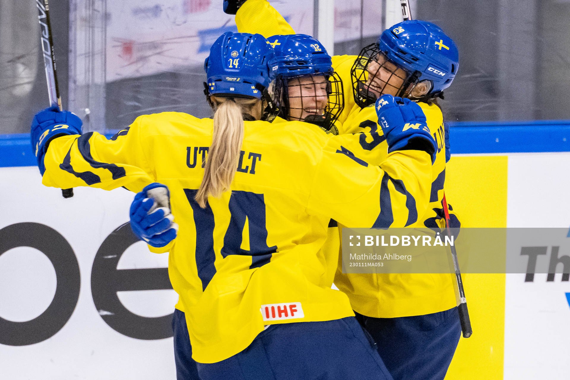 Stina Andersson celebrate with Tilde Utbult and Isabelle