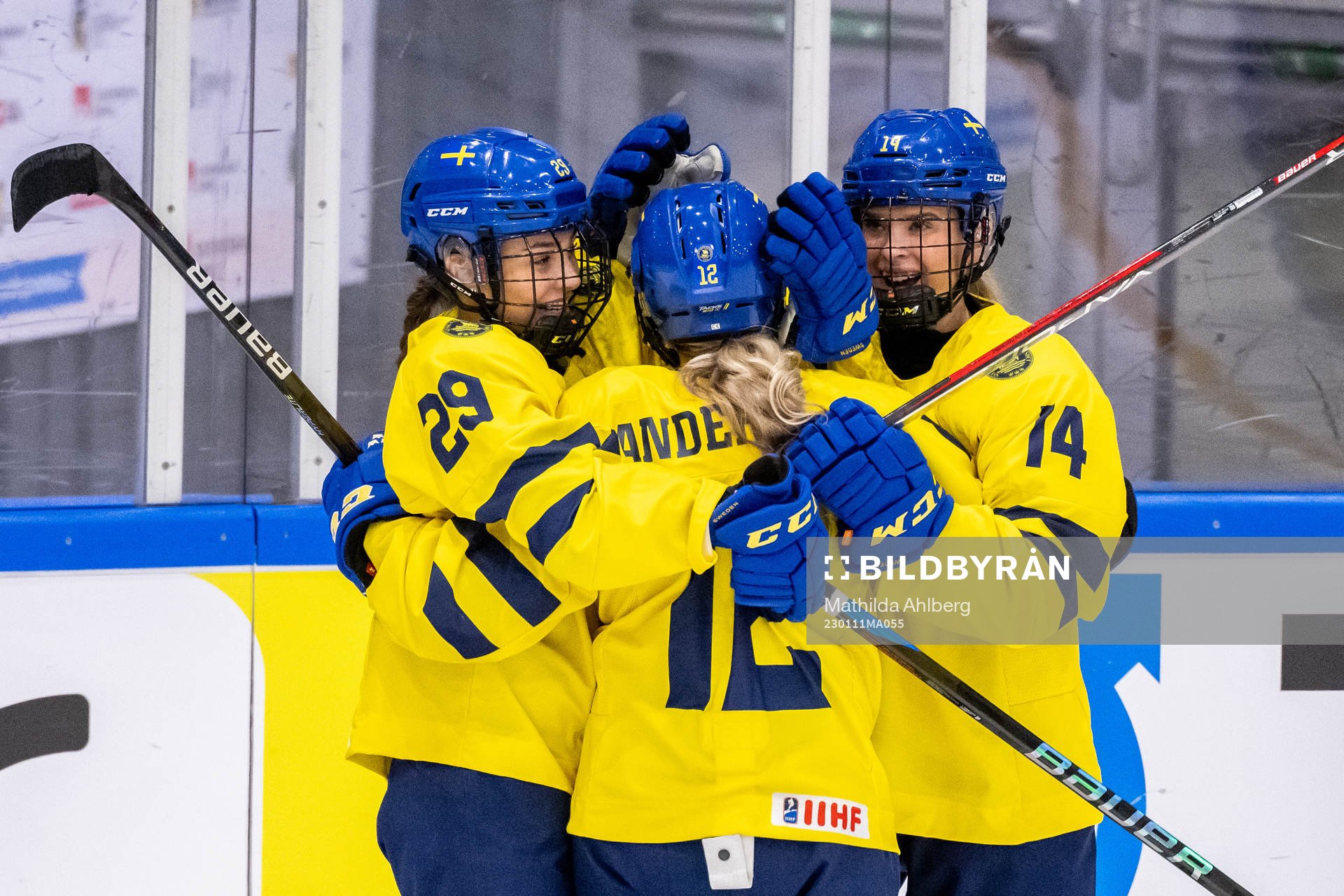Stina Andersson celebrate with Stella Lindell and Tilde