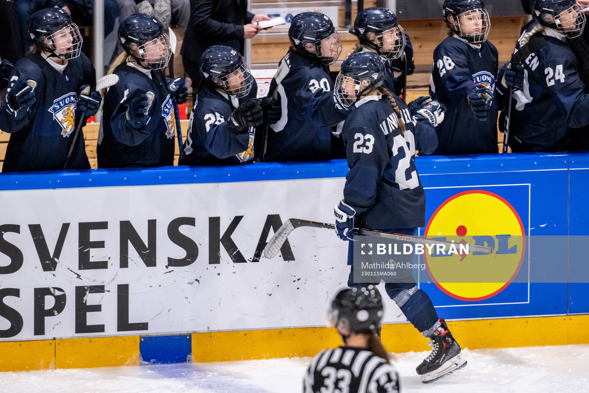 Erica Korhonen of Finland celebrate
