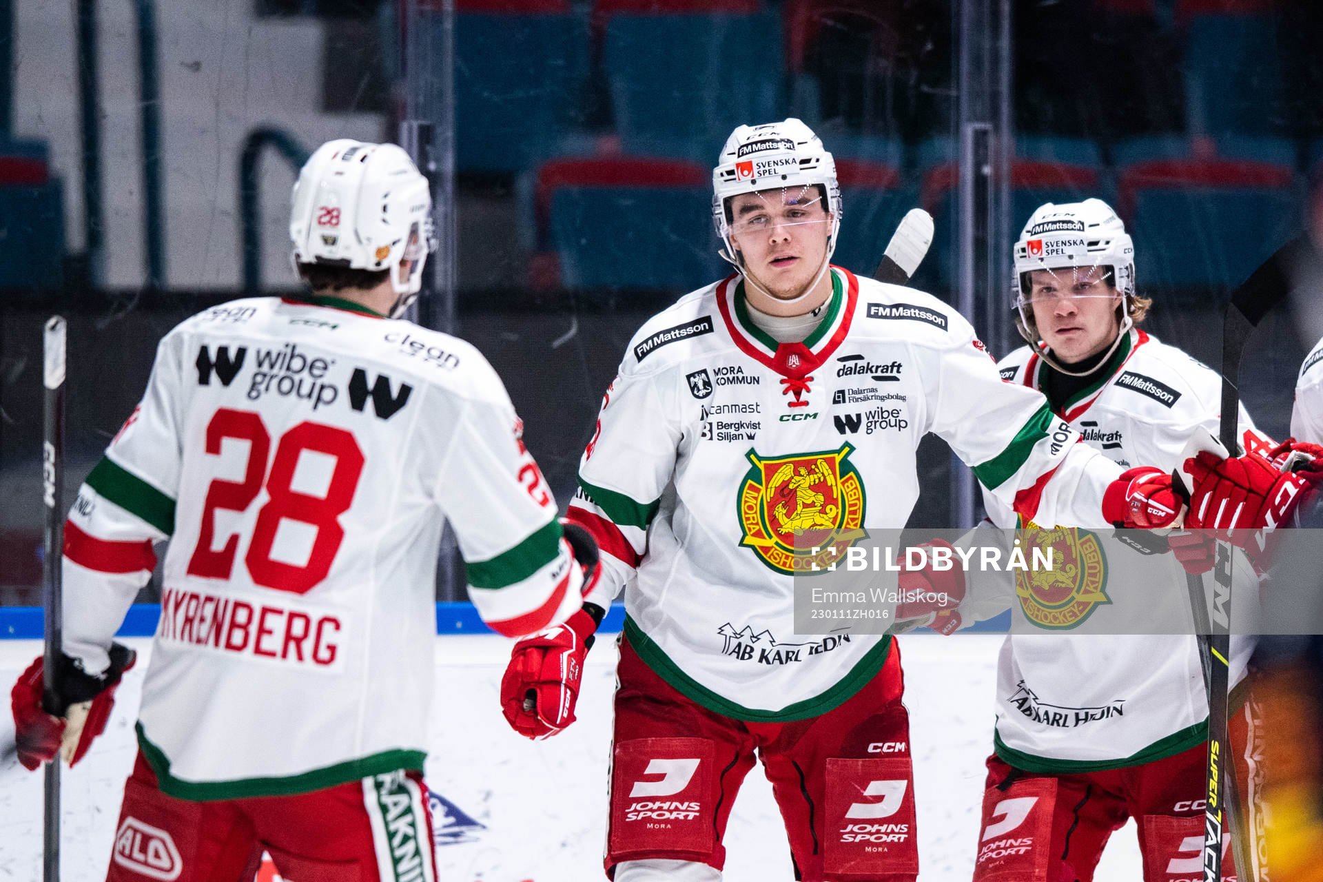 Moras Axel Sundberg jublar med lagkamrater