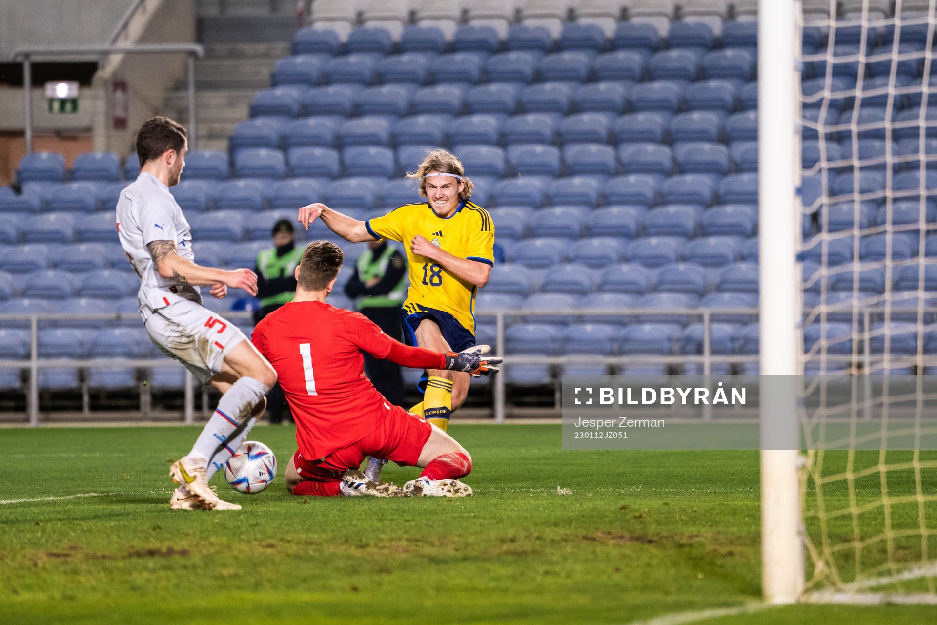 Sebastian Nanasi of Sweden against Julius Magnusson and