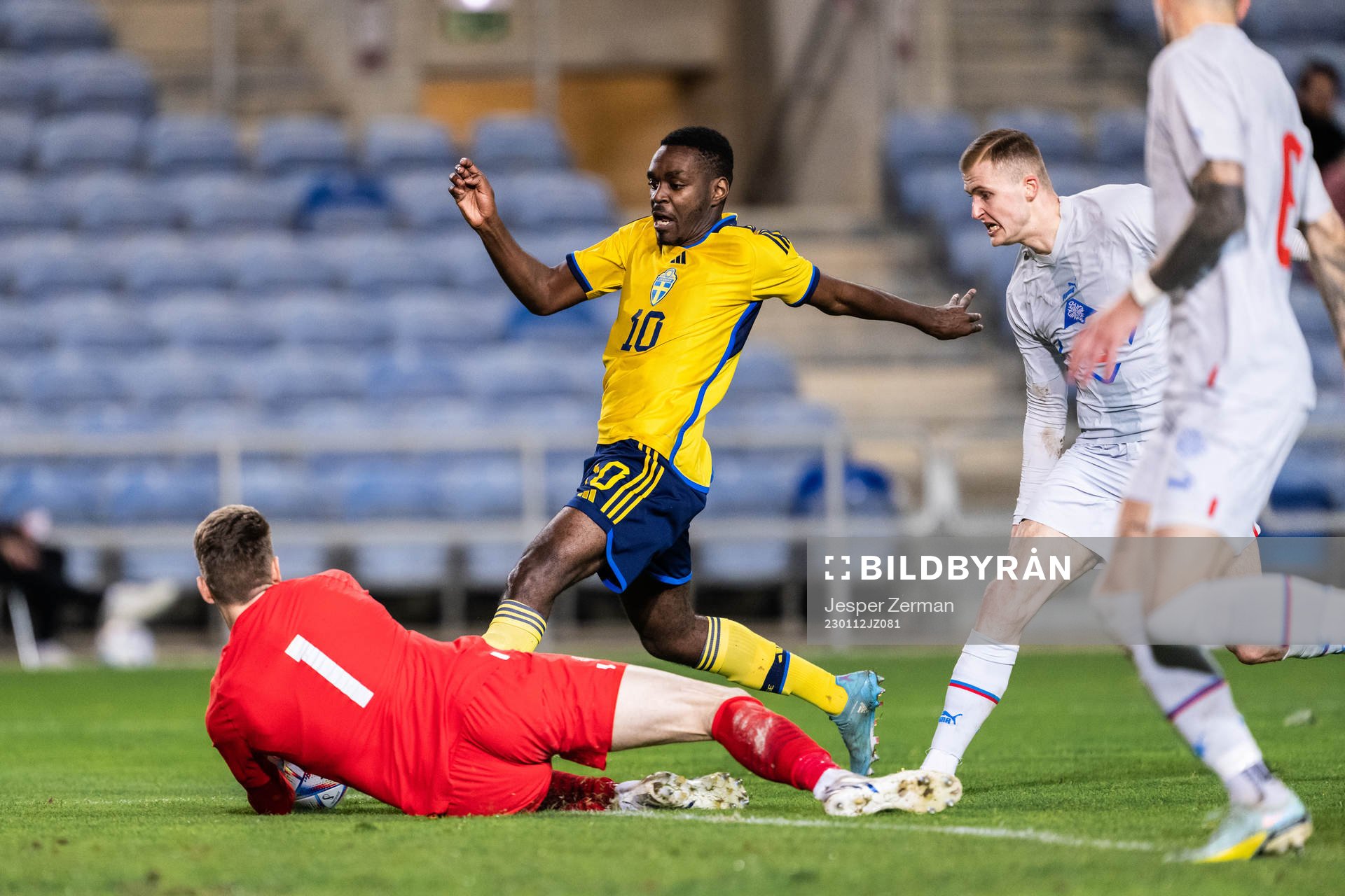 goalkeeper Fredrik Schram of Iceland and Joel Asoro of