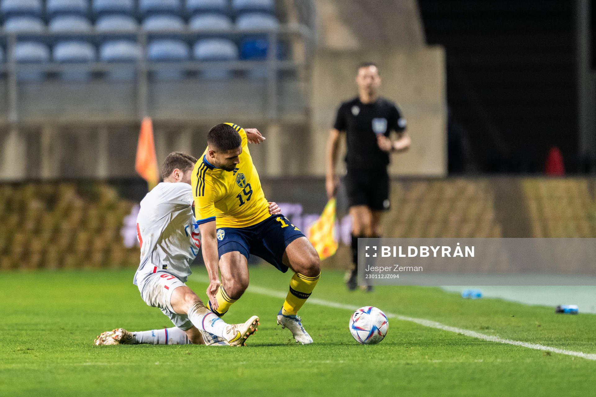 Julius Magnusson of Iceland and Omar Faraj of Sweden