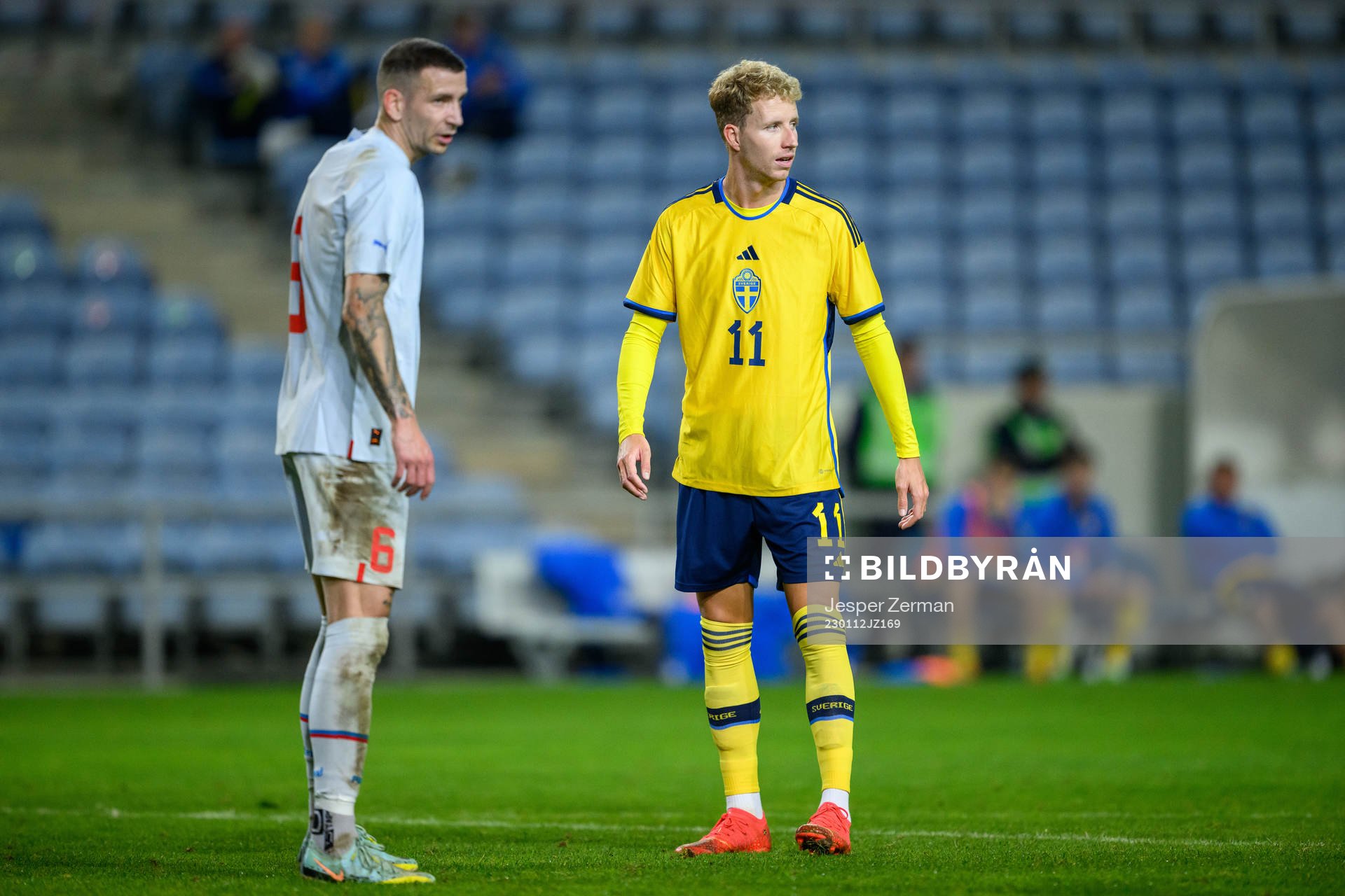 Damir Muminovic of Iceland and Samuel Gustafson of Sweden