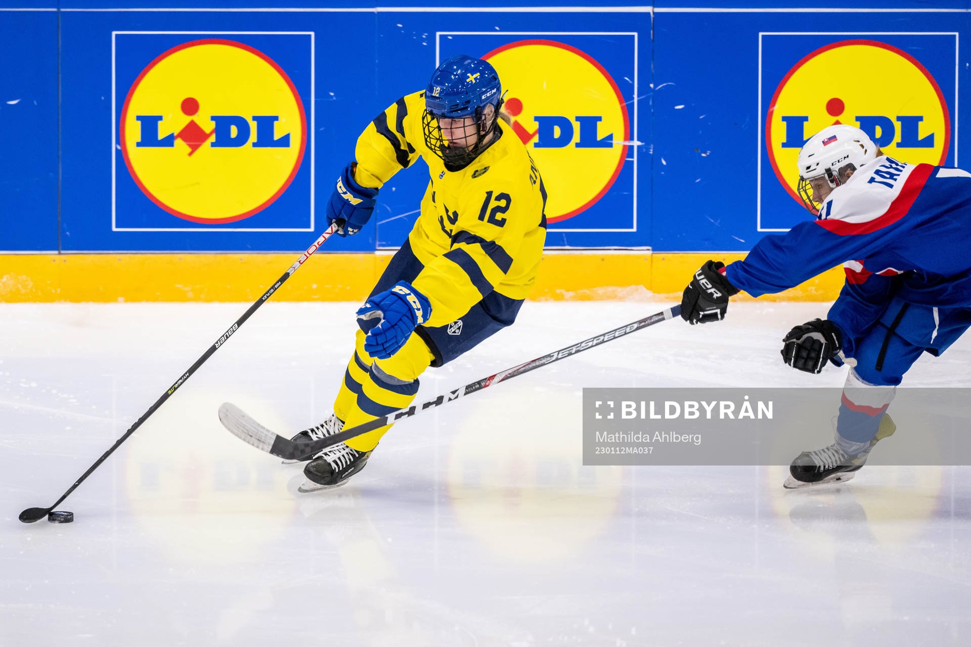 Stina Andersson of Sweden and Kristina Taricsova of Slovakia