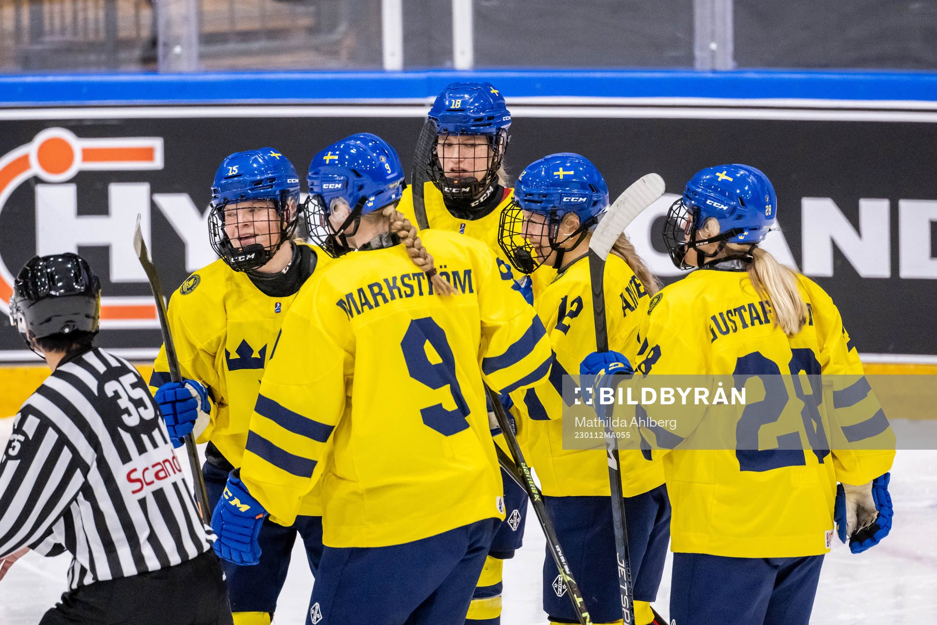 Stina Andersson (m) of Sweden celebrate with Astrid