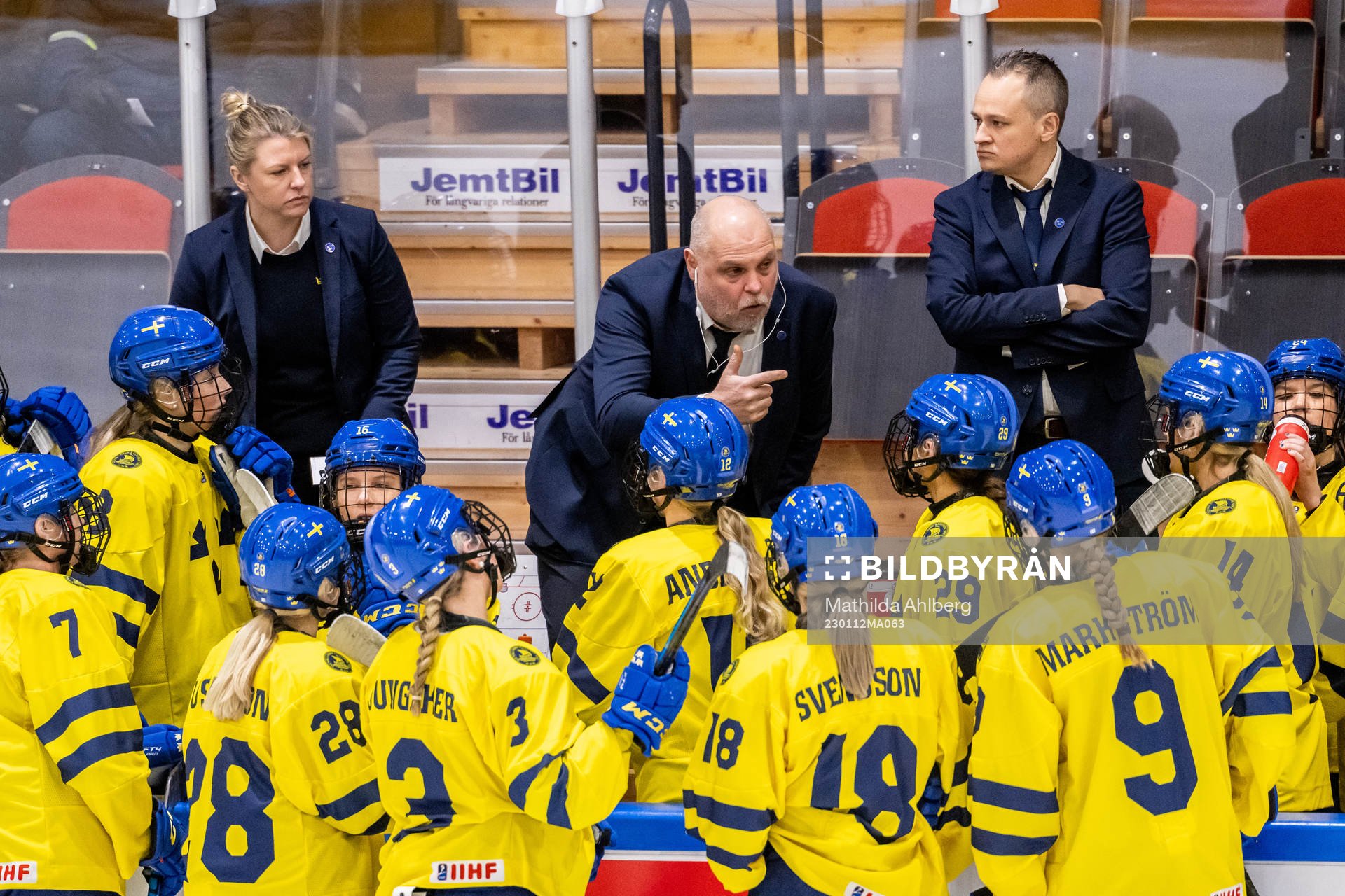 Assistant coach Pernilla Winberg, assistant coach Ulf Hall