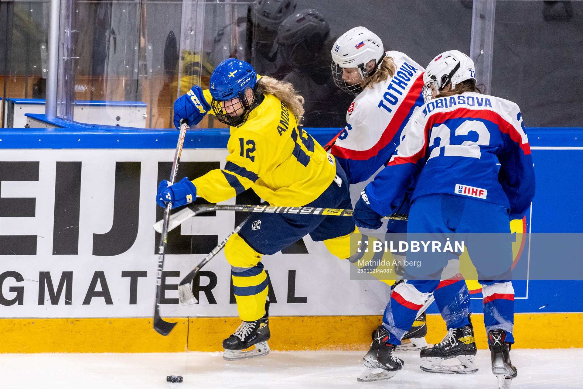 Stina Andersson of Sweden against Ema Tothova of Slovakia