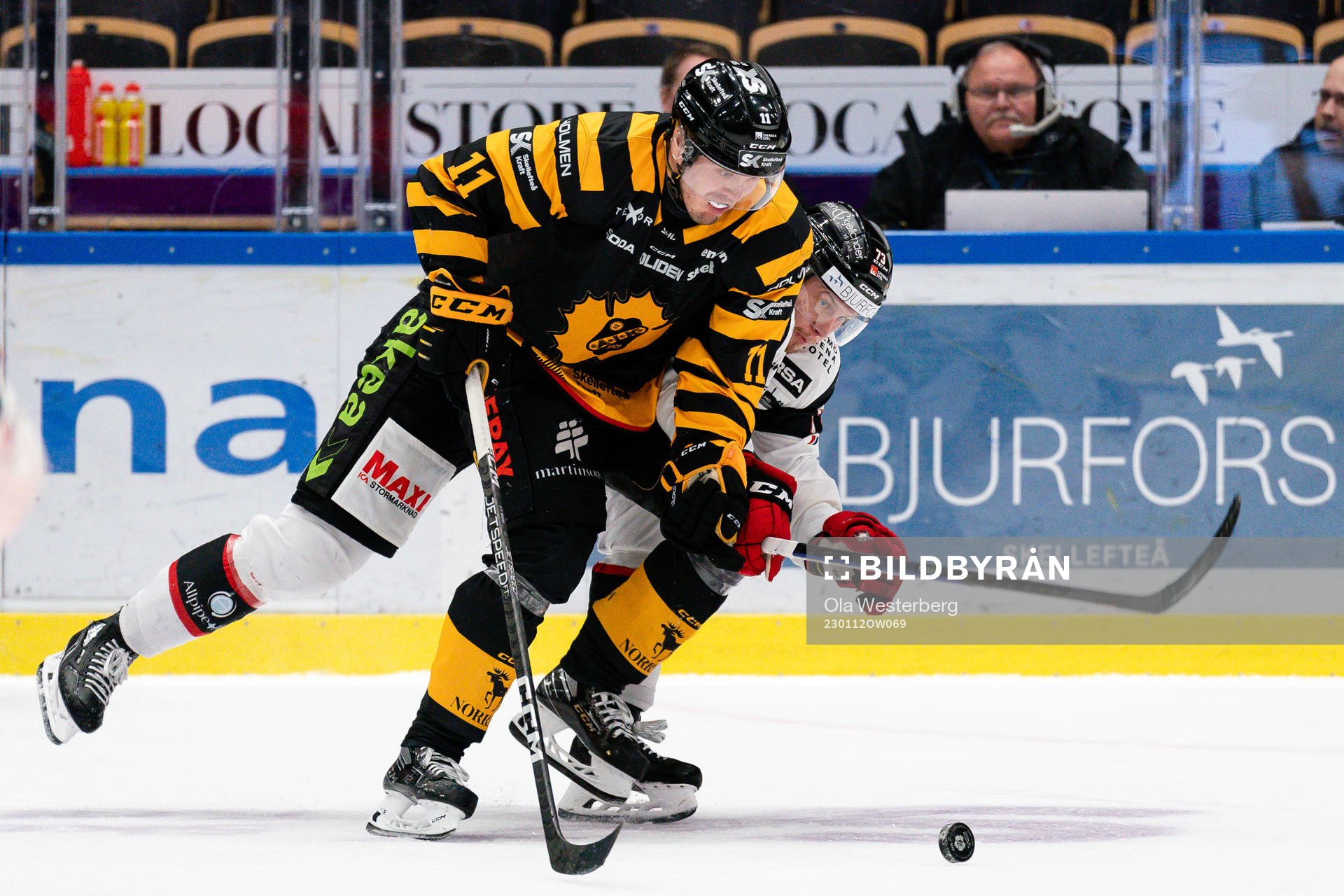 Skellefteås Max Lindholm och Malmö Redhawks Adam Ollas