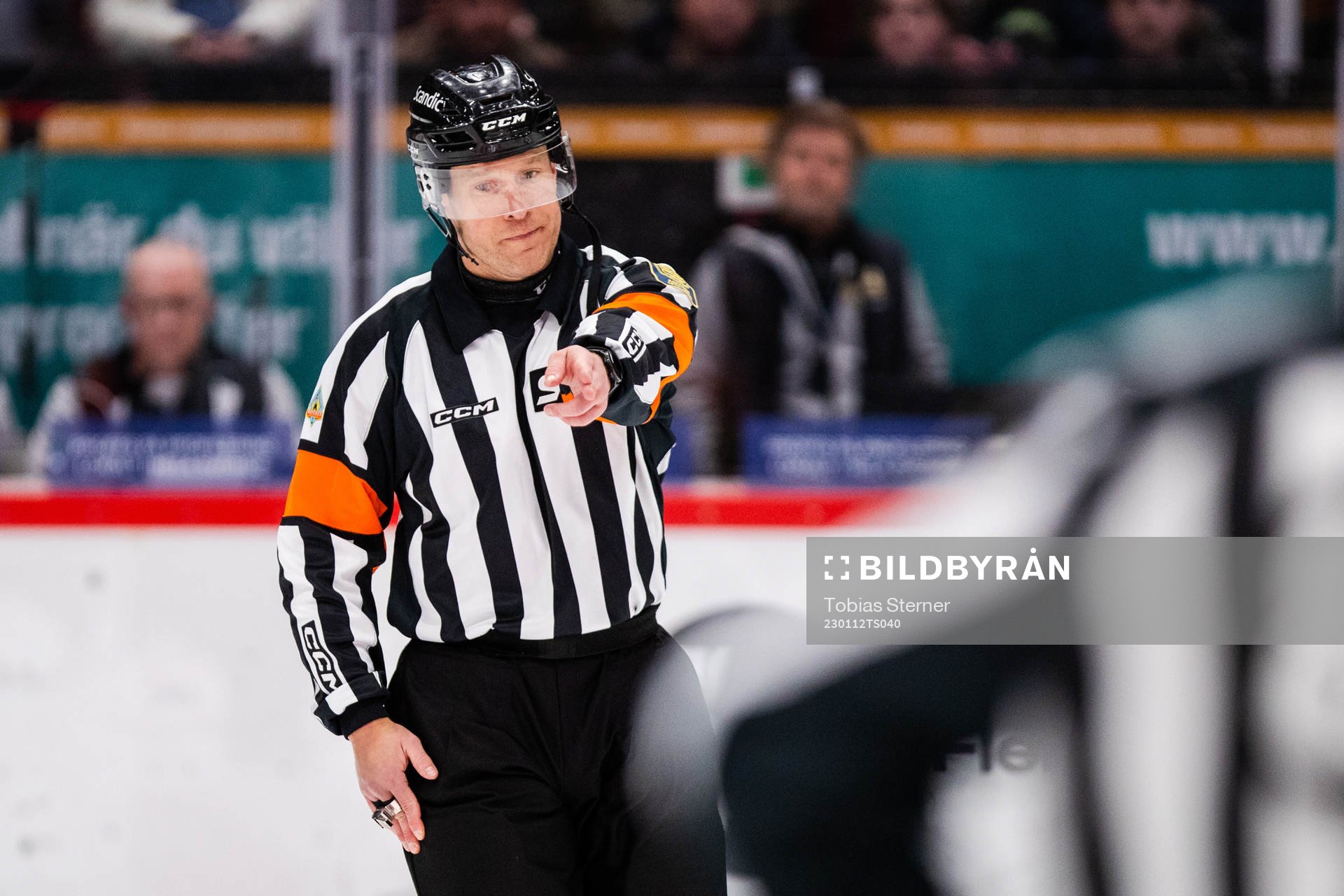Domare Tobias Björk godkänner Leksands 0-1 mål
