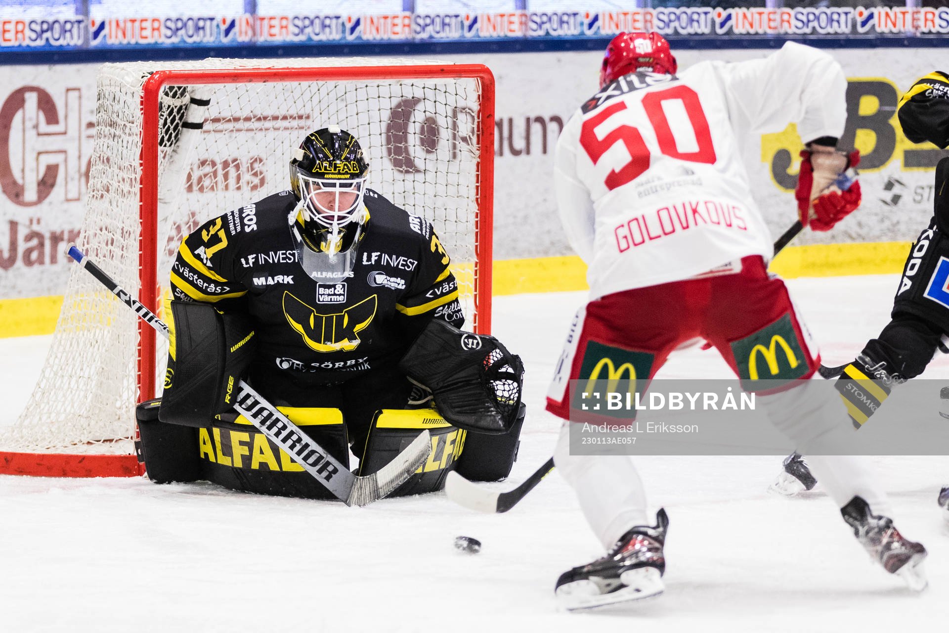 Västerås målvakt Johan Gustafsson och Almtunas Georgs
