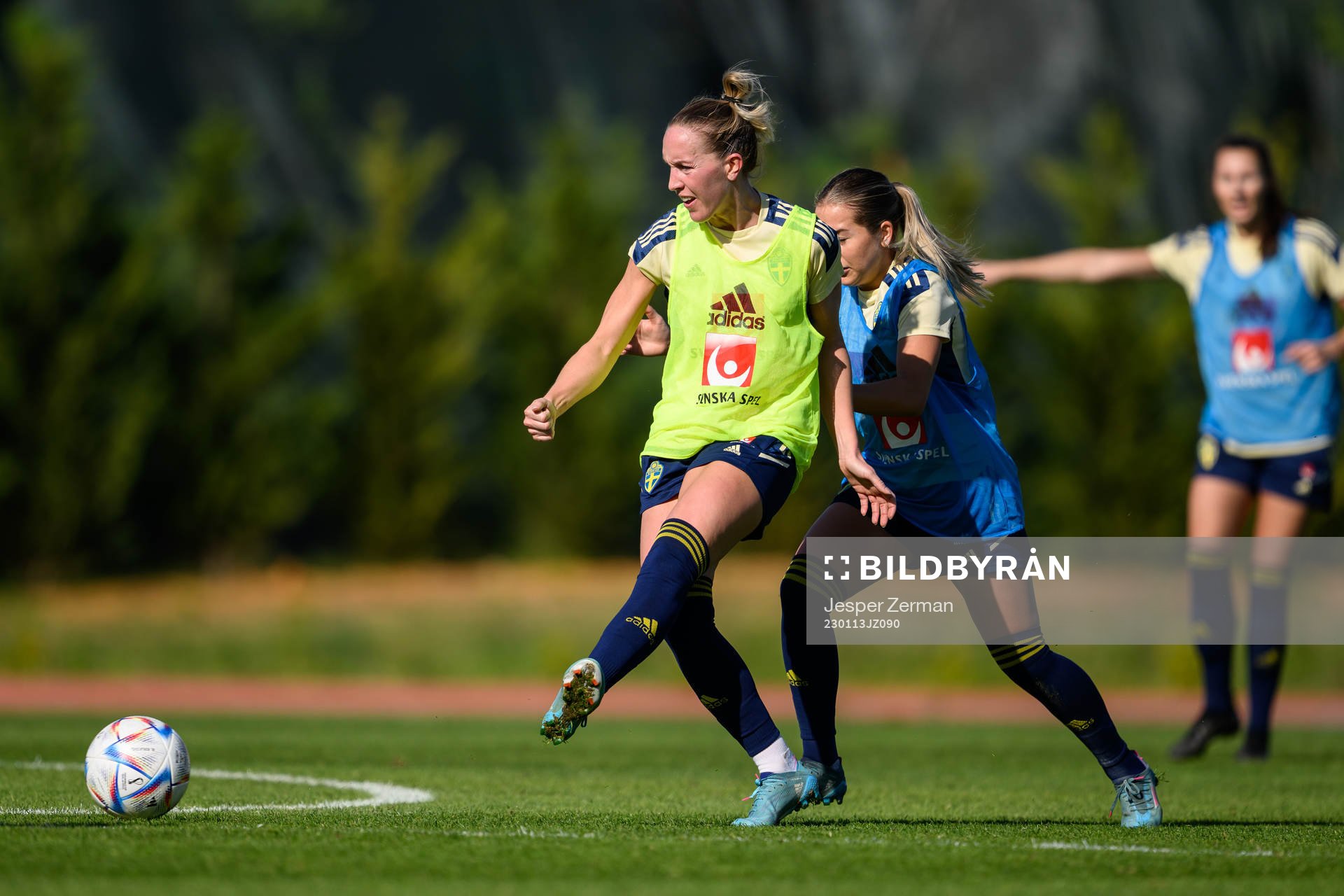 Julia Roddar and Cornelia Kapocs of the Swedish women's