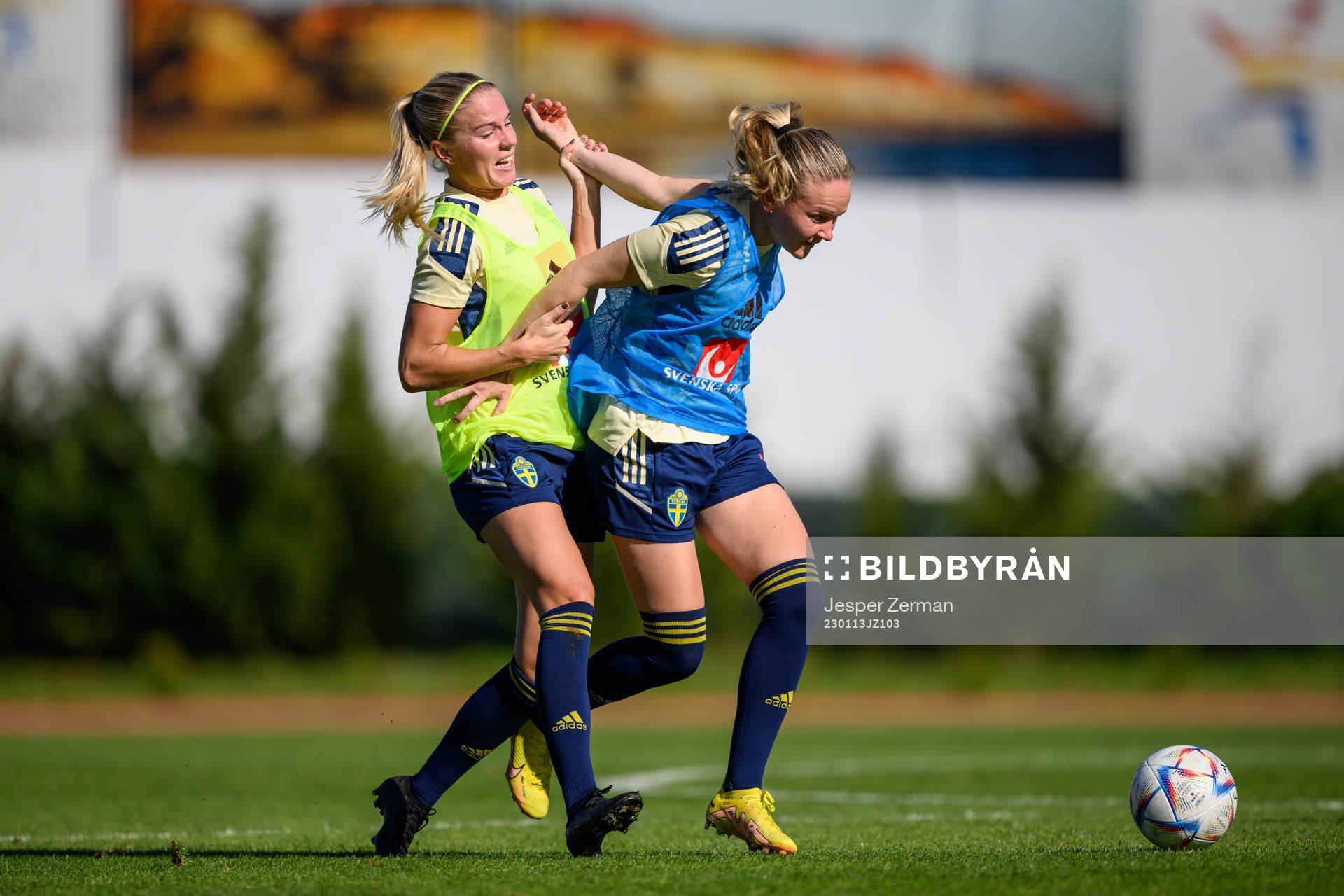 Stina Lennartsson and Matilda Vinberg of the Swedish