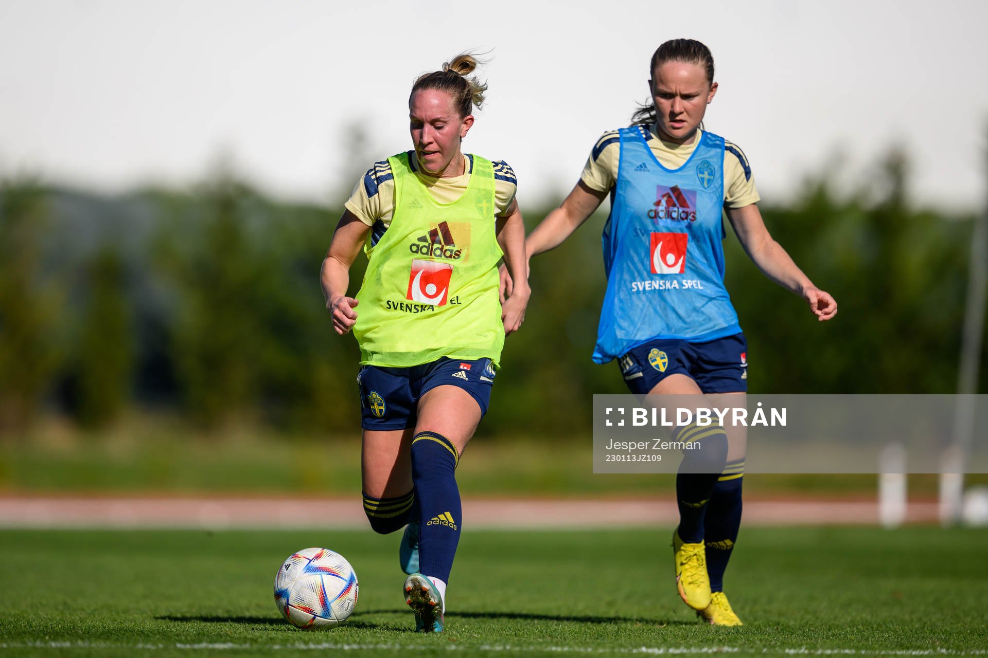 Julia Roddar and Matilda Vinberg of the Swedish women's