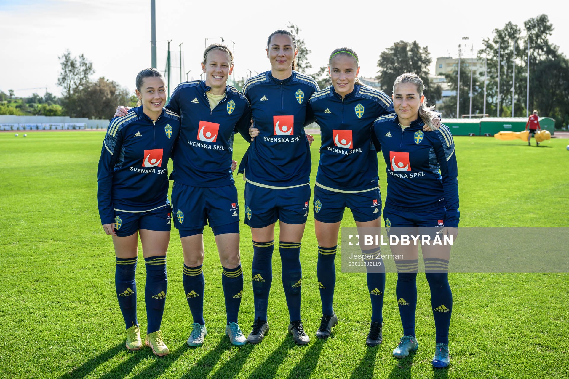 Cornelia Kapocs, goalkeeper Cajsa Andersson, Nellie Karlsson, Stina Lennartsson and Felicia Saving of the Swedish women's national football team at a training session on January 13, 2023 in Albufeira.