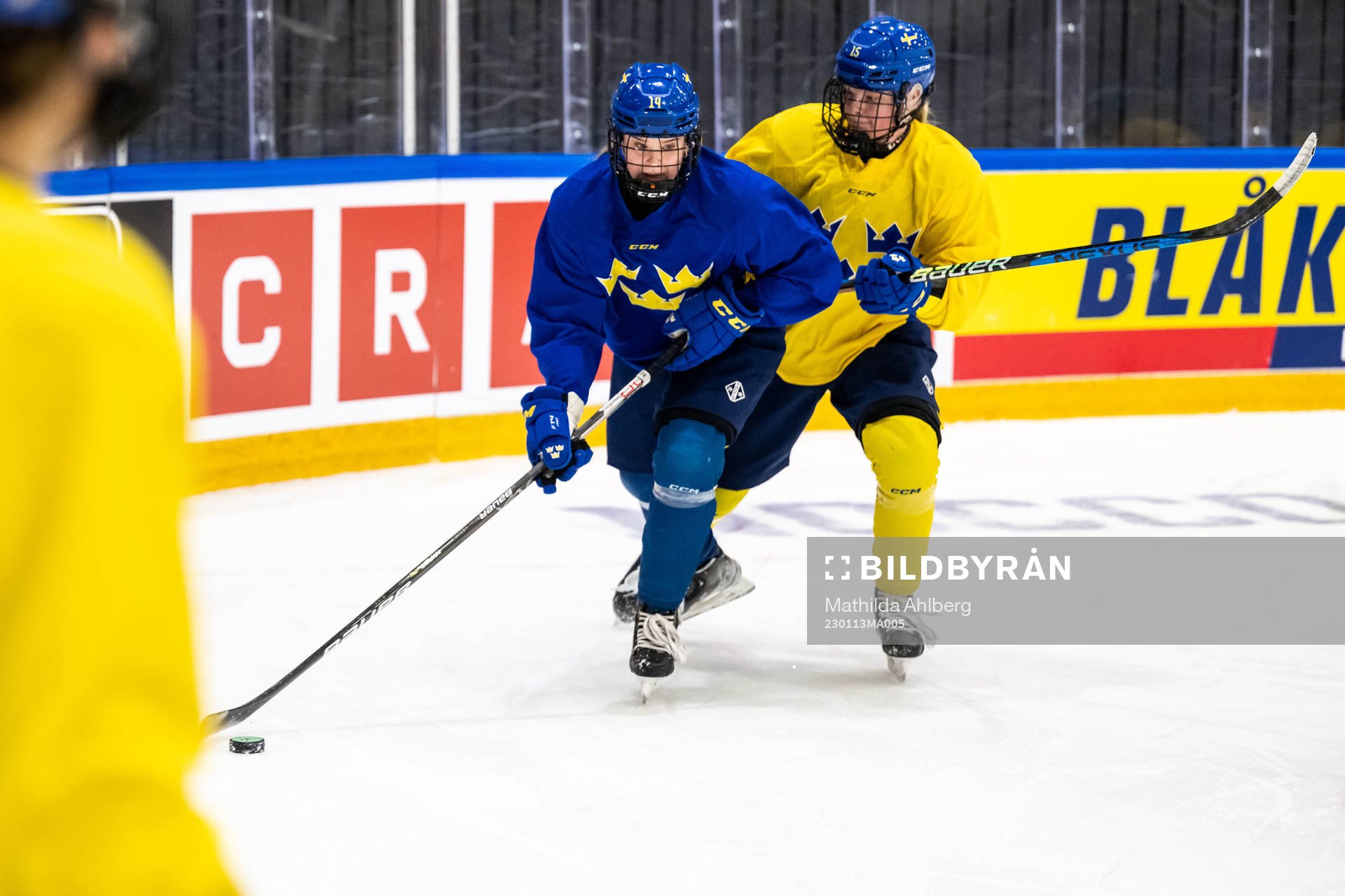Tilde Utbult and Astrid Lindeberg of Sweden at a practice