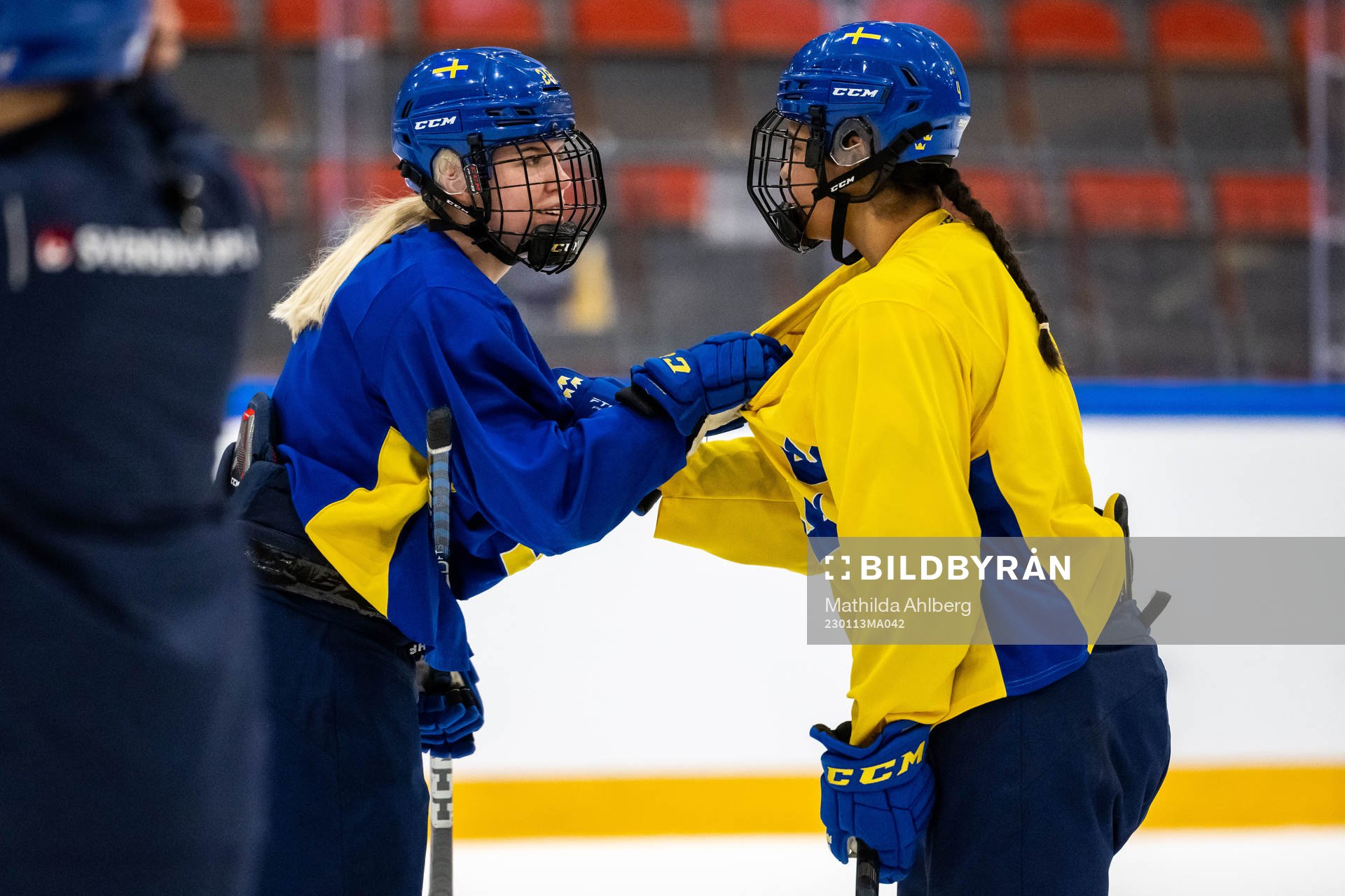 Moa Gustafsson and Olivia Sohrner of Sweden at a practice