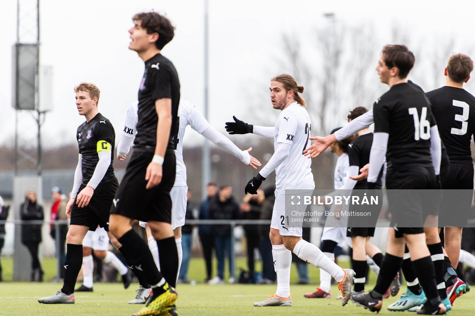 Helsingborgs Charlie Weberg jublar efter 0-6 målet under träningsmatchen i fotboll i mellan Ramlösa Södra och Helsingborg den 14 januari 2023 i Helsingborg.