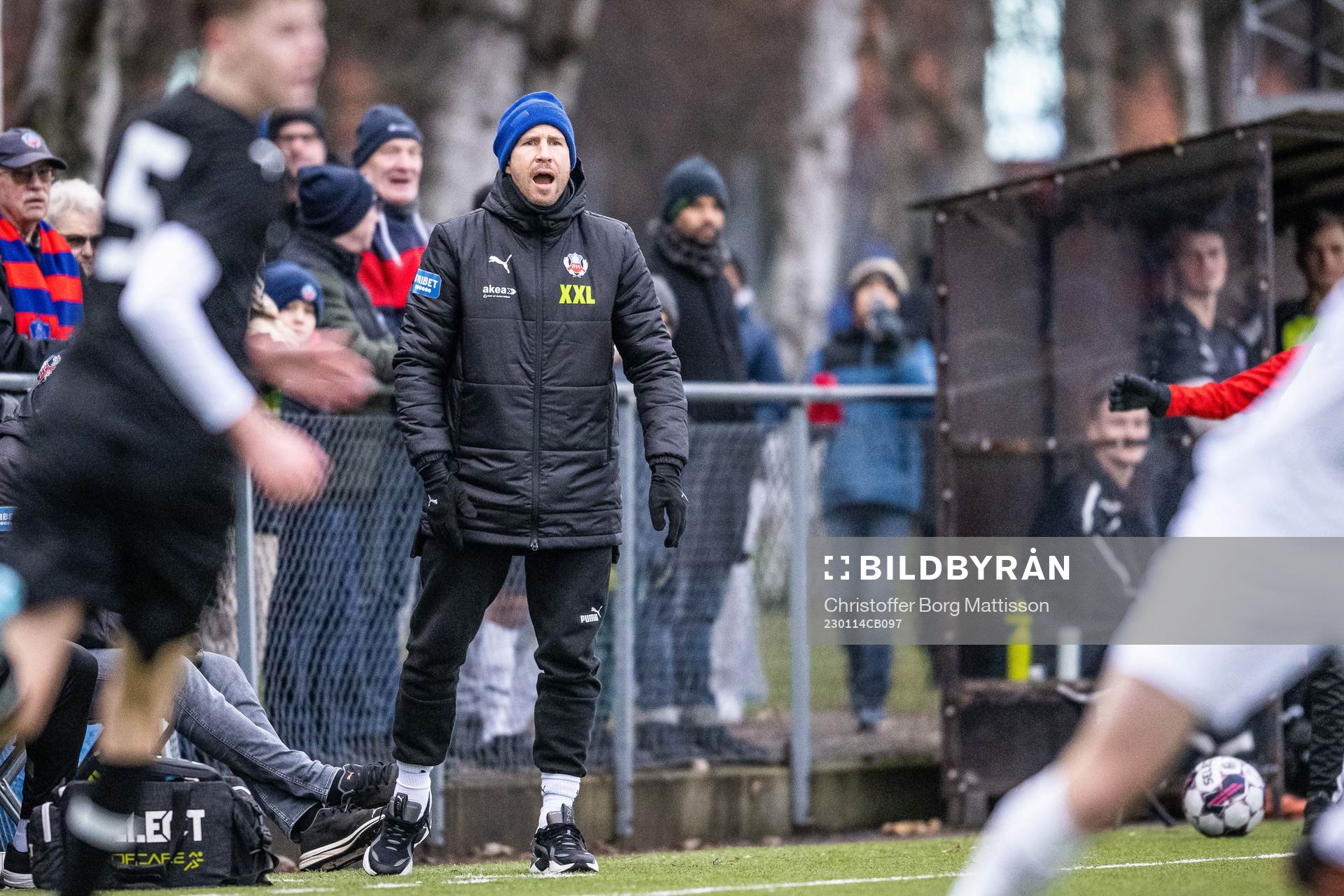 Helsingborgs tränare Mattias Lindström reagerar