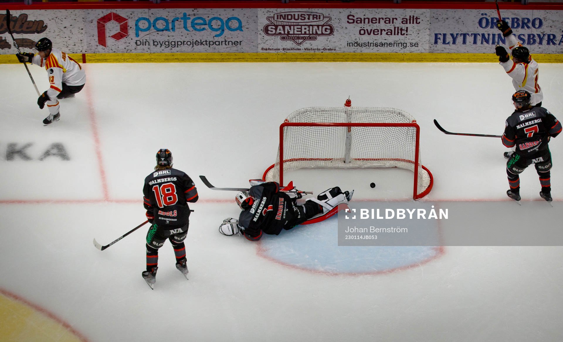 Brynäs Samuel Johannesson gör 0-2 på Örebros målvakt