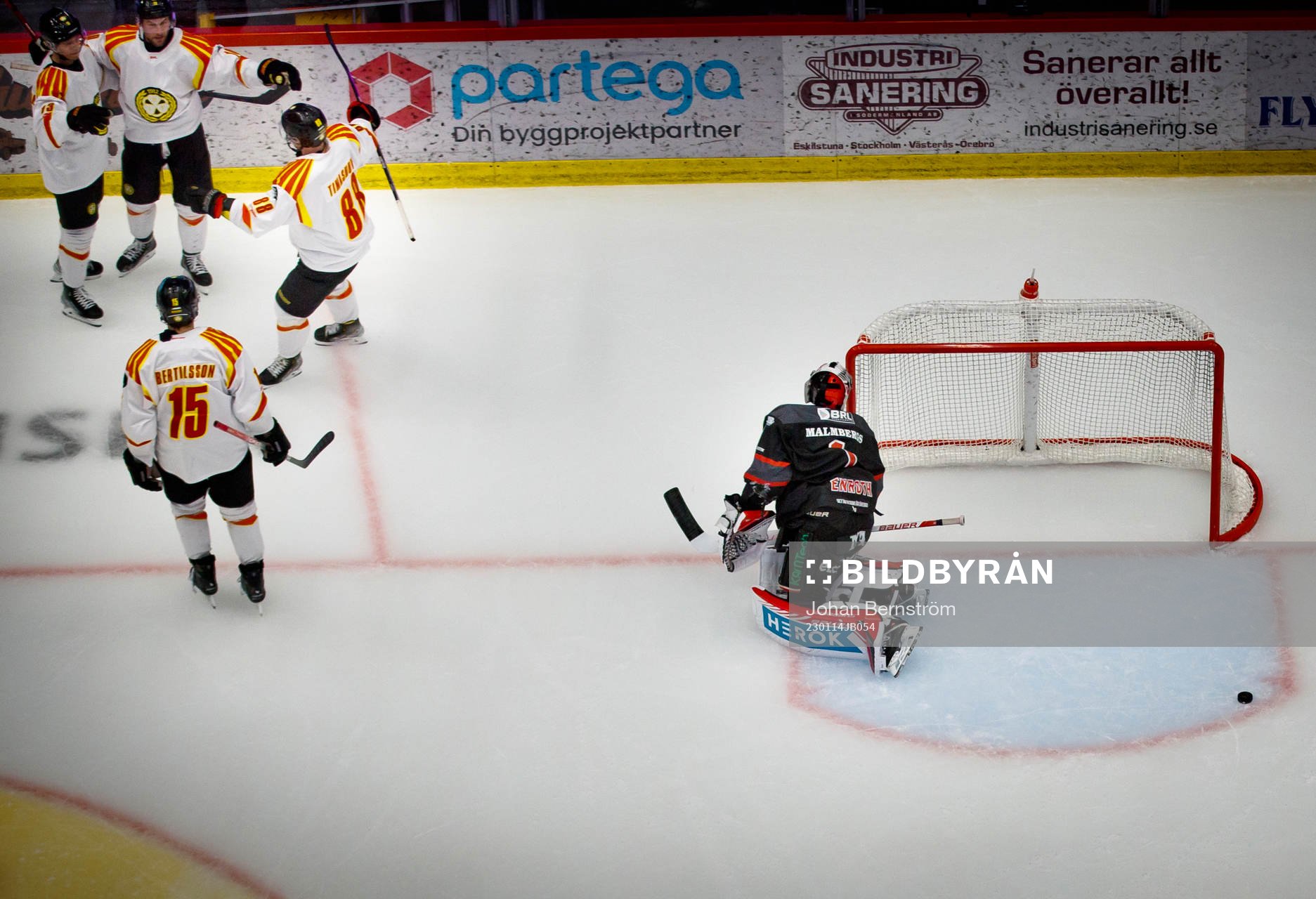Brynäs Samuel Johannesson gör 0-2 på Örebros målvakt