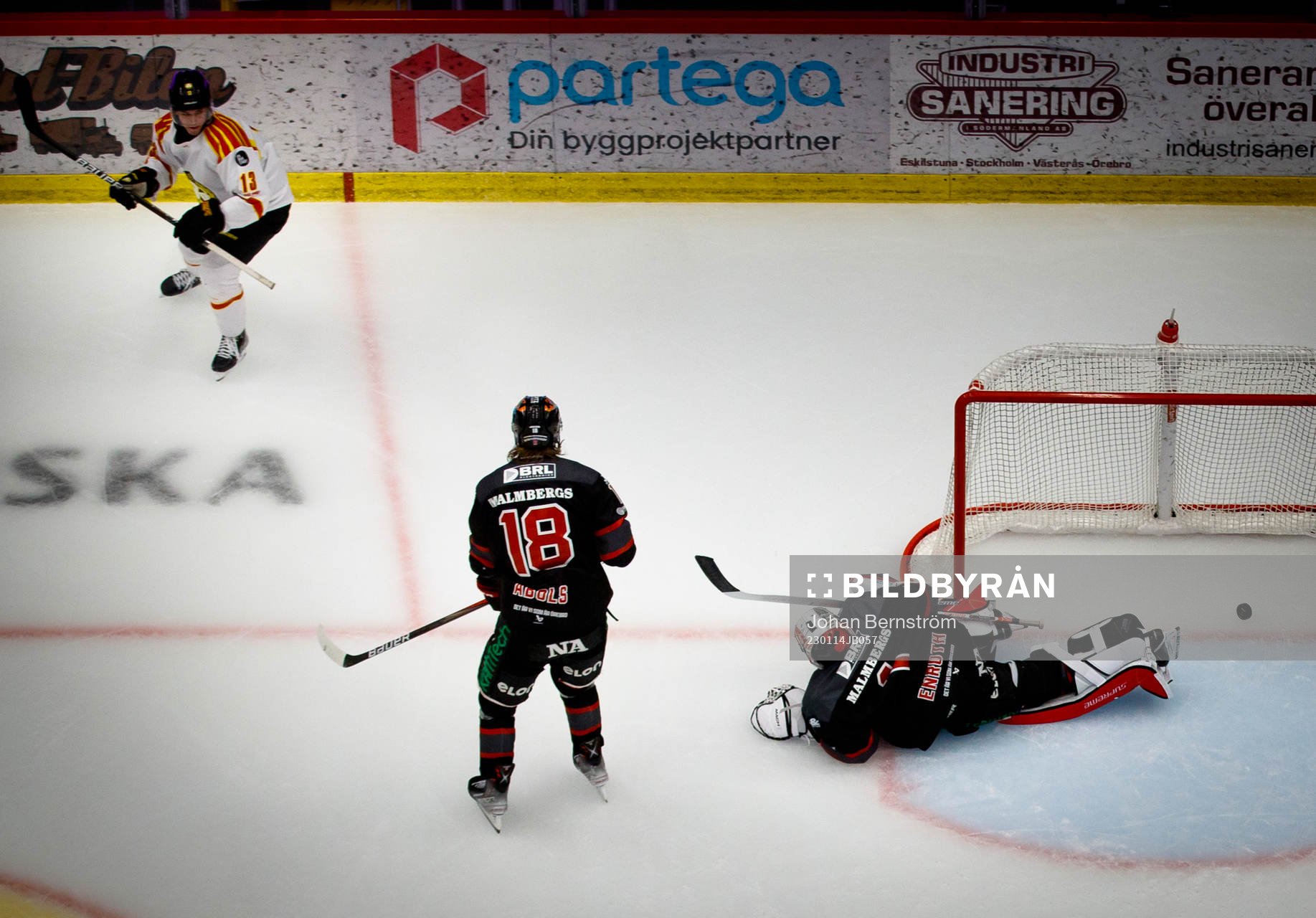 Brynäs Samuel Johannesson gör 0-2 på Örebros målvakt