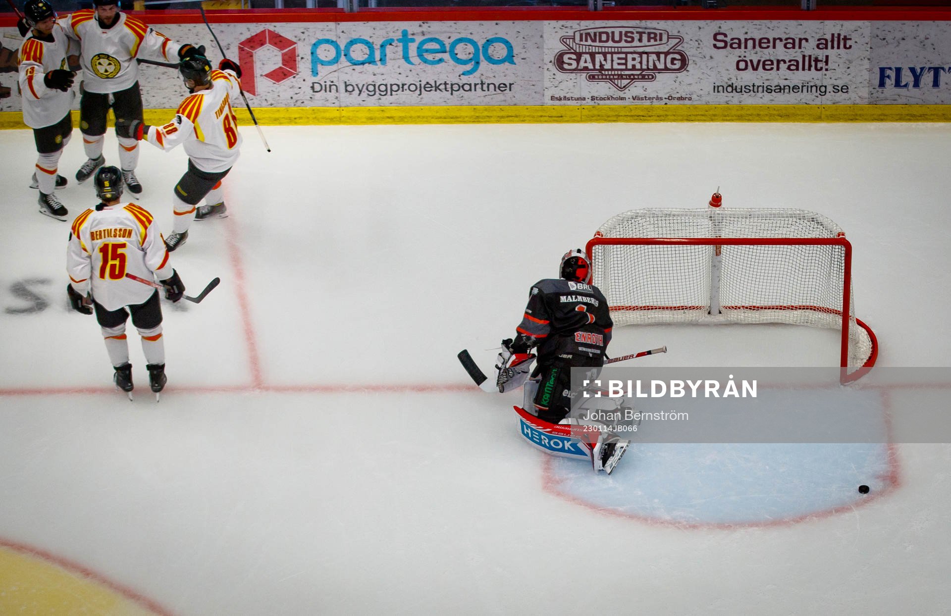 Brynäs Samuel Johannesson gör 0-2 på Örebros målvakt