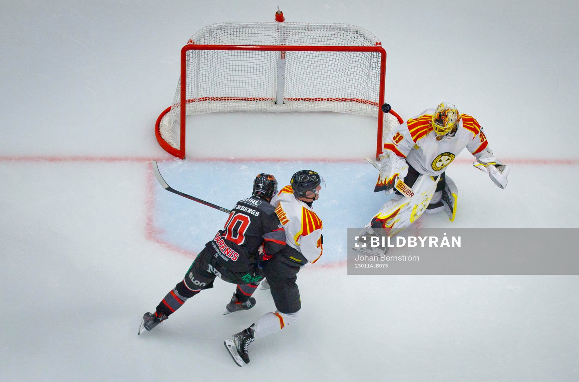 Brynäs målvakt Anders Lindbäck och Örebros Rihards