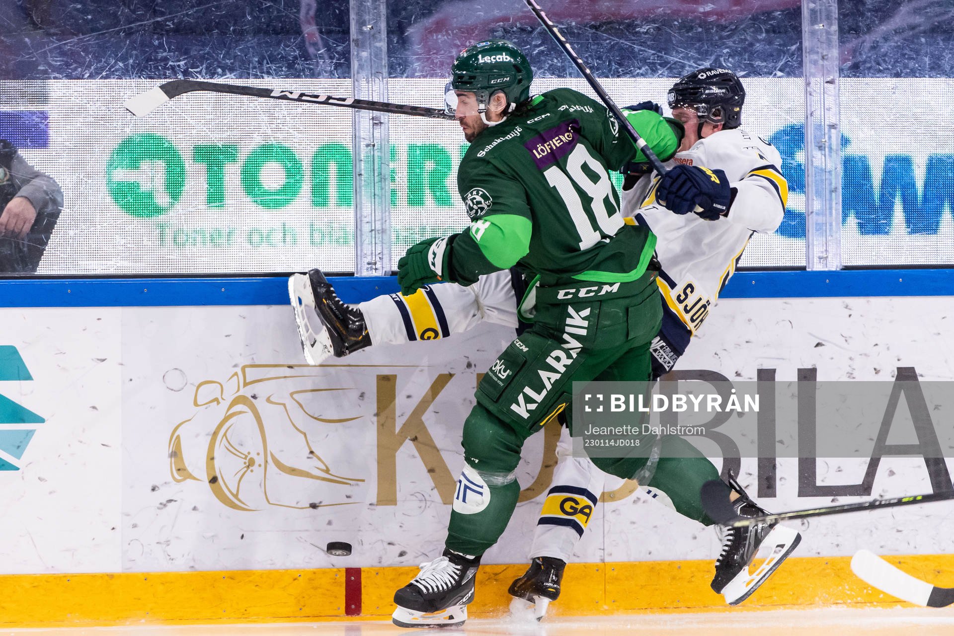 Färjestads Remi Elie och HV71s Victor Sjöholm