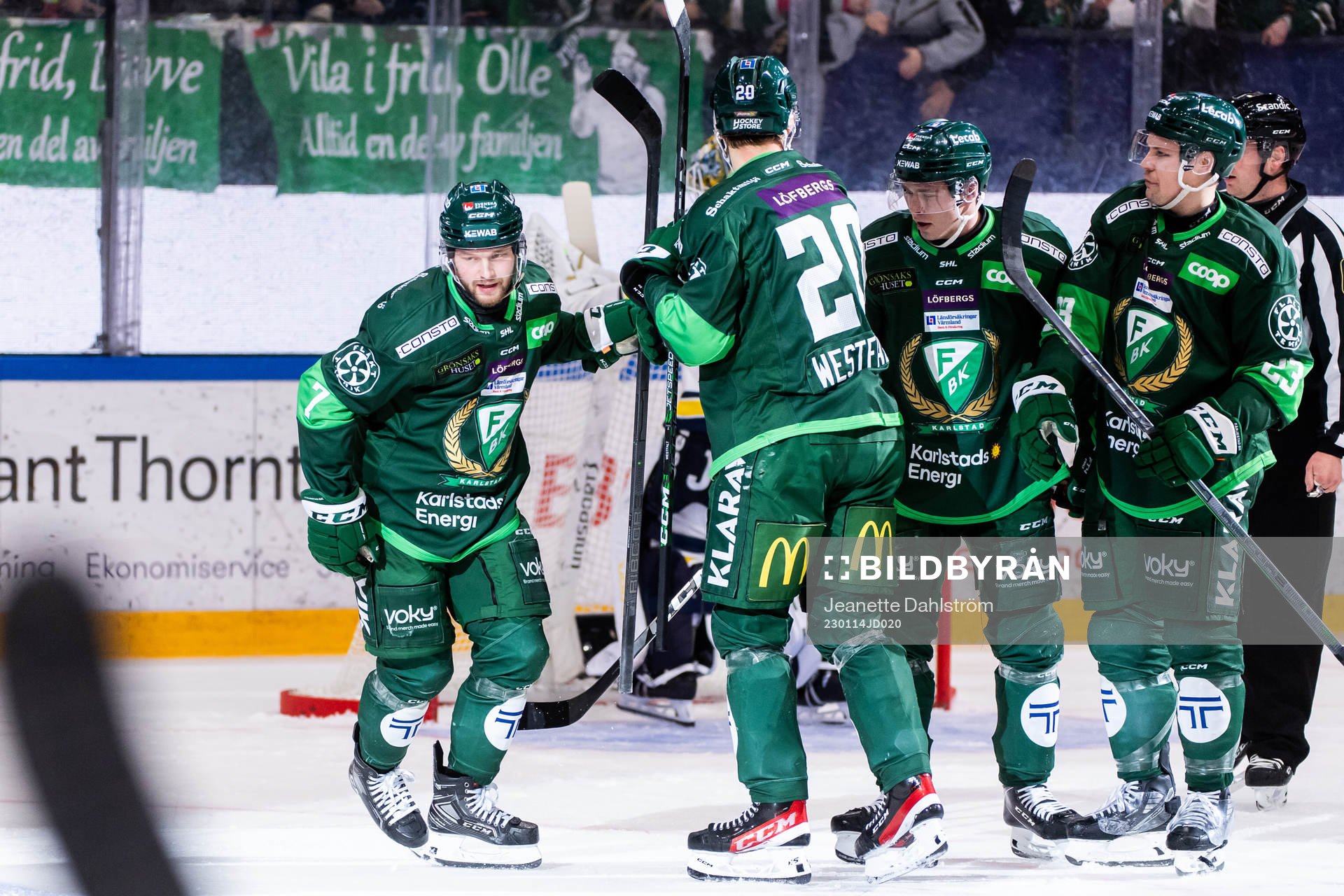 Färjestads Axel Bergkvist jublar