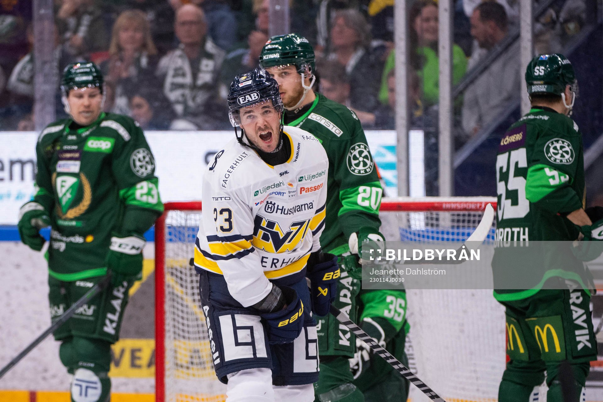 Färjestads Marcus Westfält och HV71s Nicholas Shore