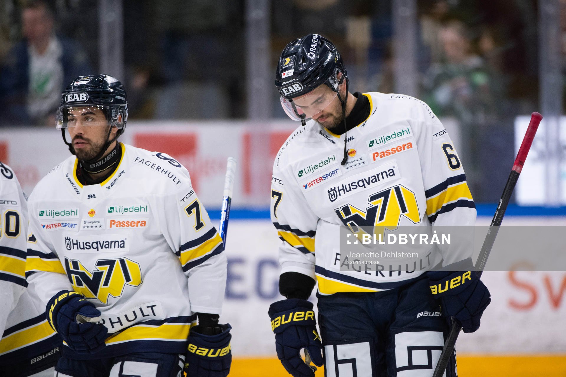 HV71s Tyler Vesel och Oliwer Kaski