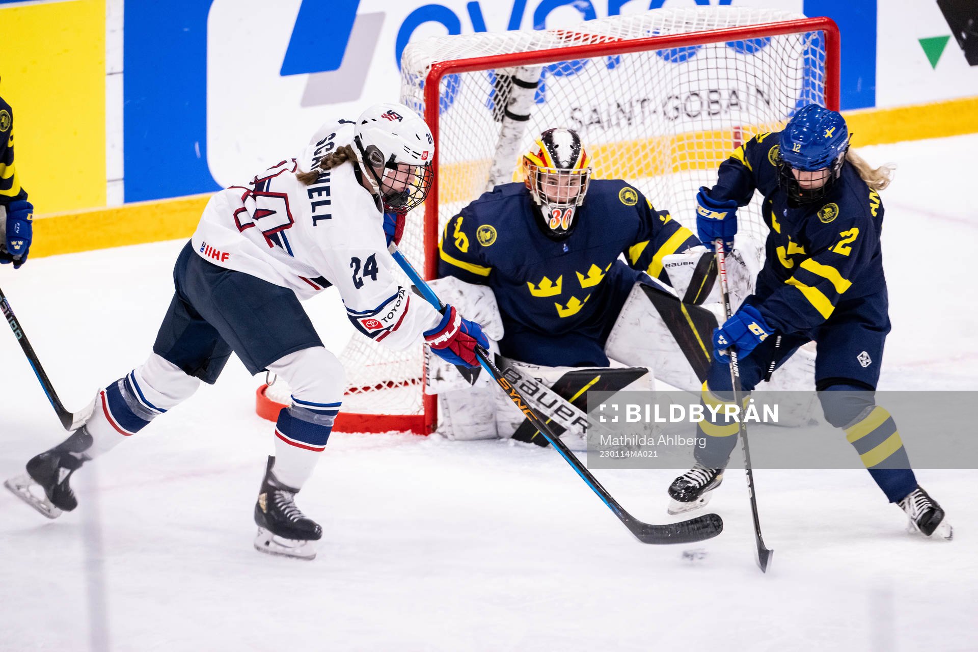 Margaret Scannell of USA against goaltender Felicia Frank