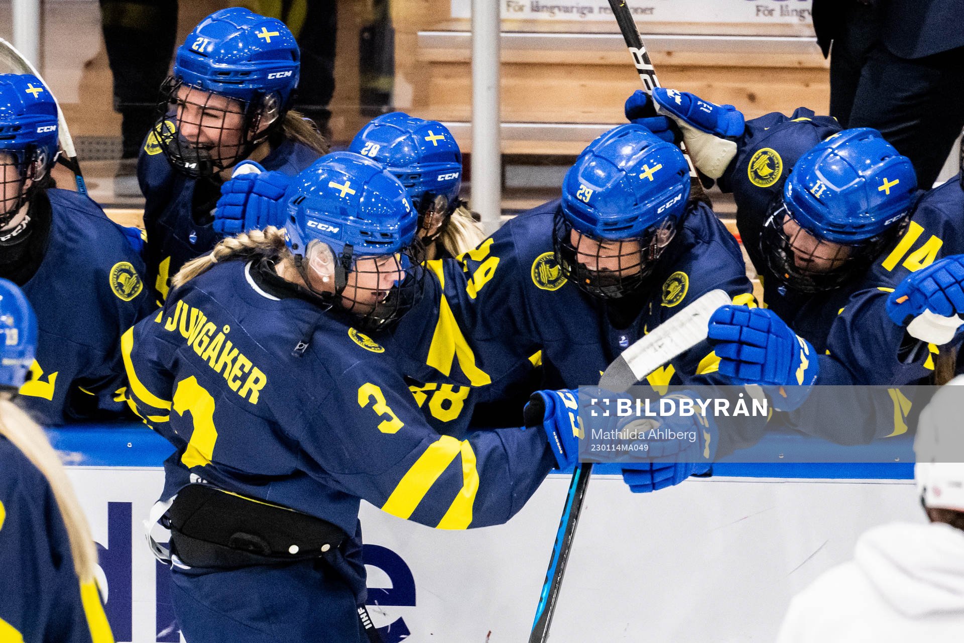 Mira Jungåker of Sweden celebrate with teammates
