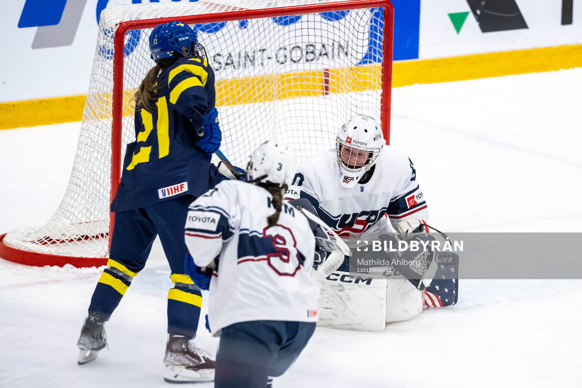 Emma Rehn of Sweden and goaltender Annelies Bergmann of USA