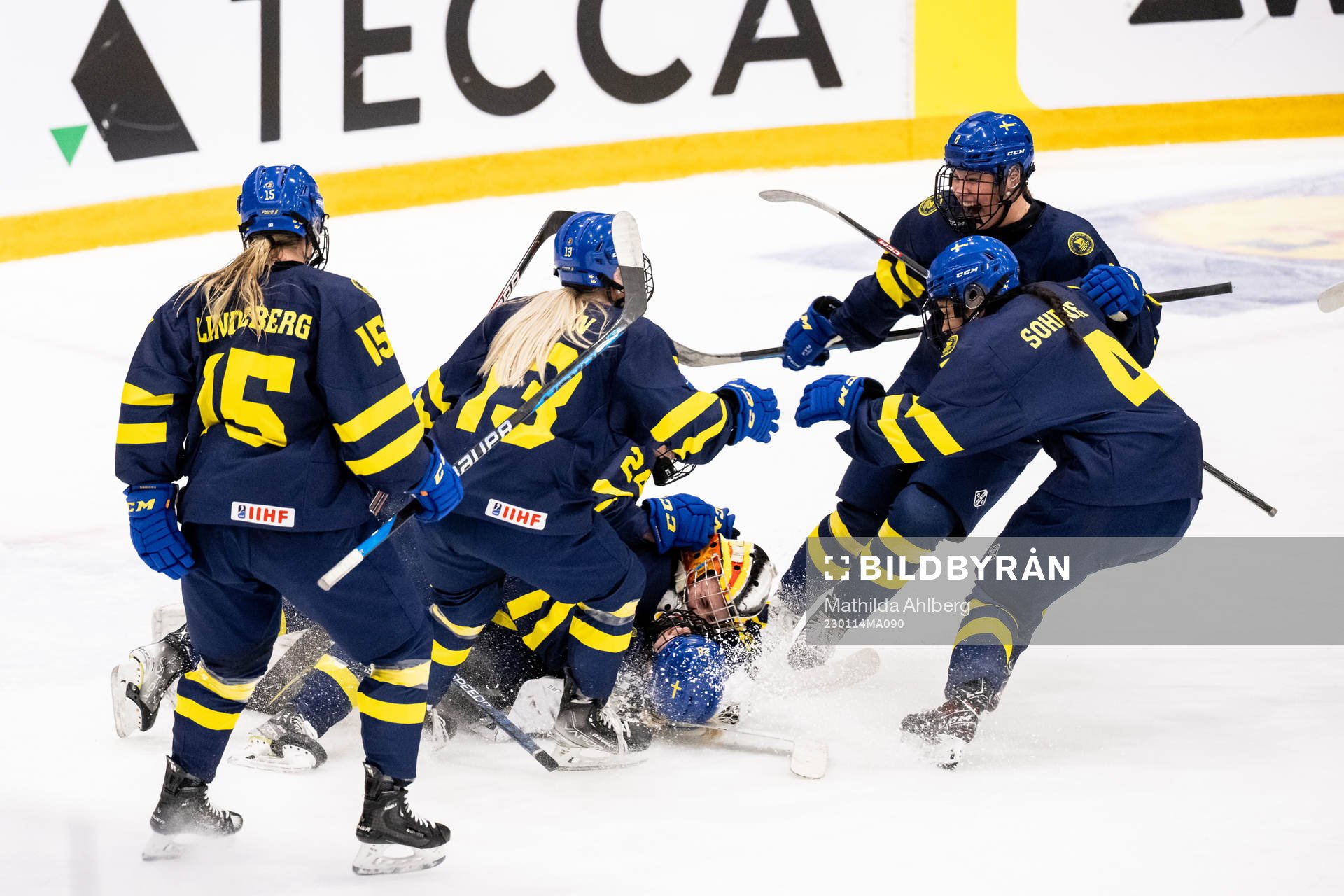 goaltender Felicia Frank, Jenna Raunio, Mira Hallin, Olivia