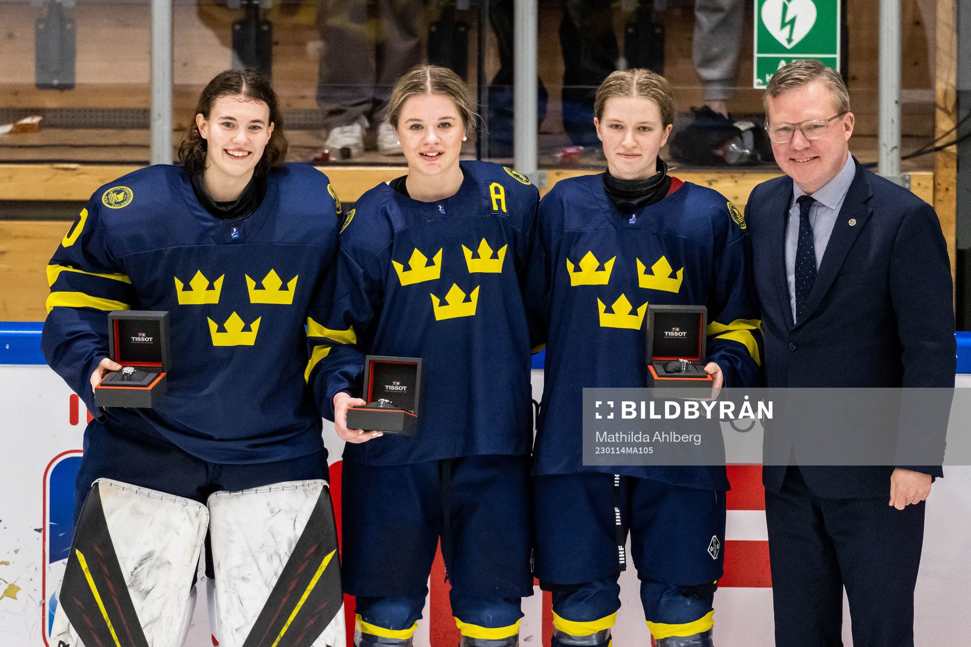 Goaltender Felicia Frank, Mira Jungåker and Hilda Svensson