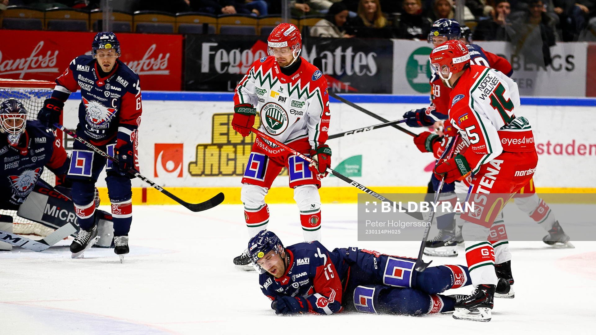 Linköpings Patrick Russell liggande vid mål 0-1
