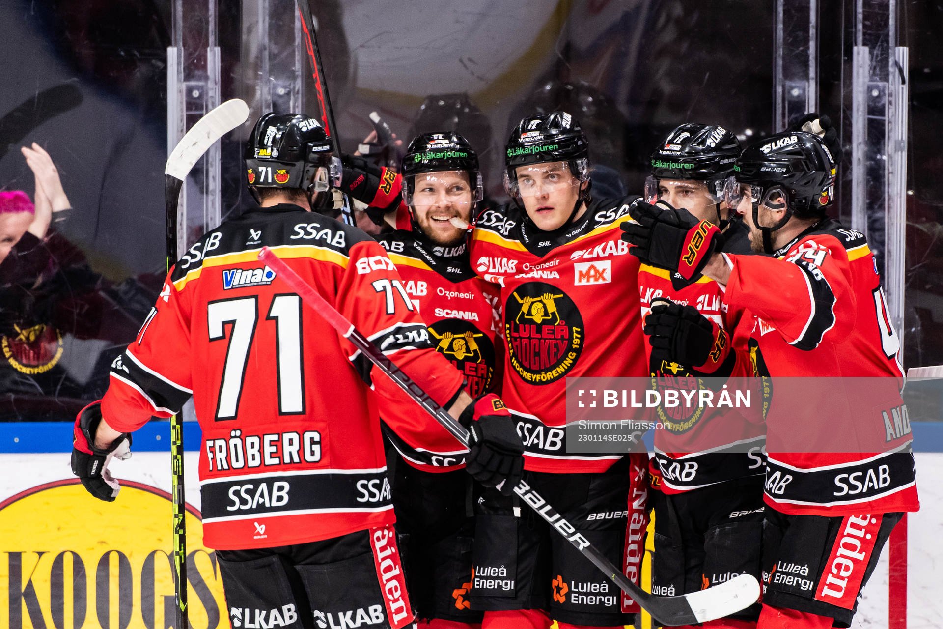 Luleås Julius Honka jublar med Einar Emanuelsson och