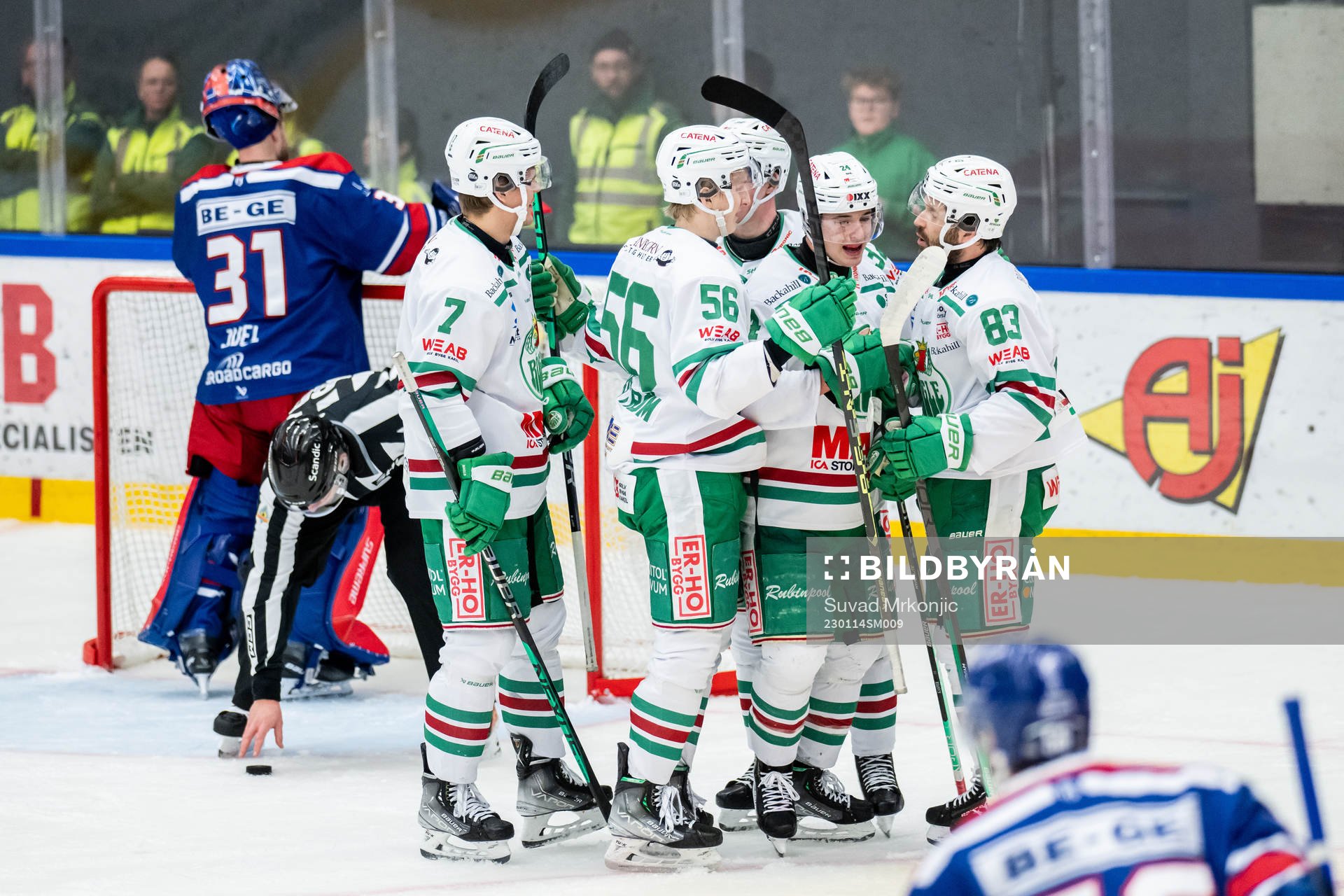 Rögles Marco Kasper jublar med lagkamrater