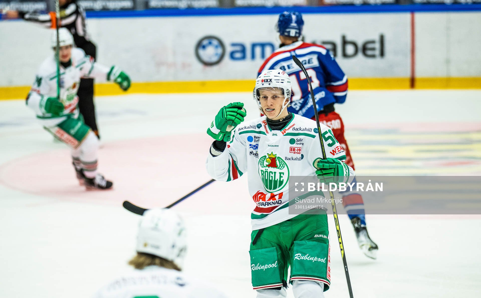 Rögles Adam Engström jublar