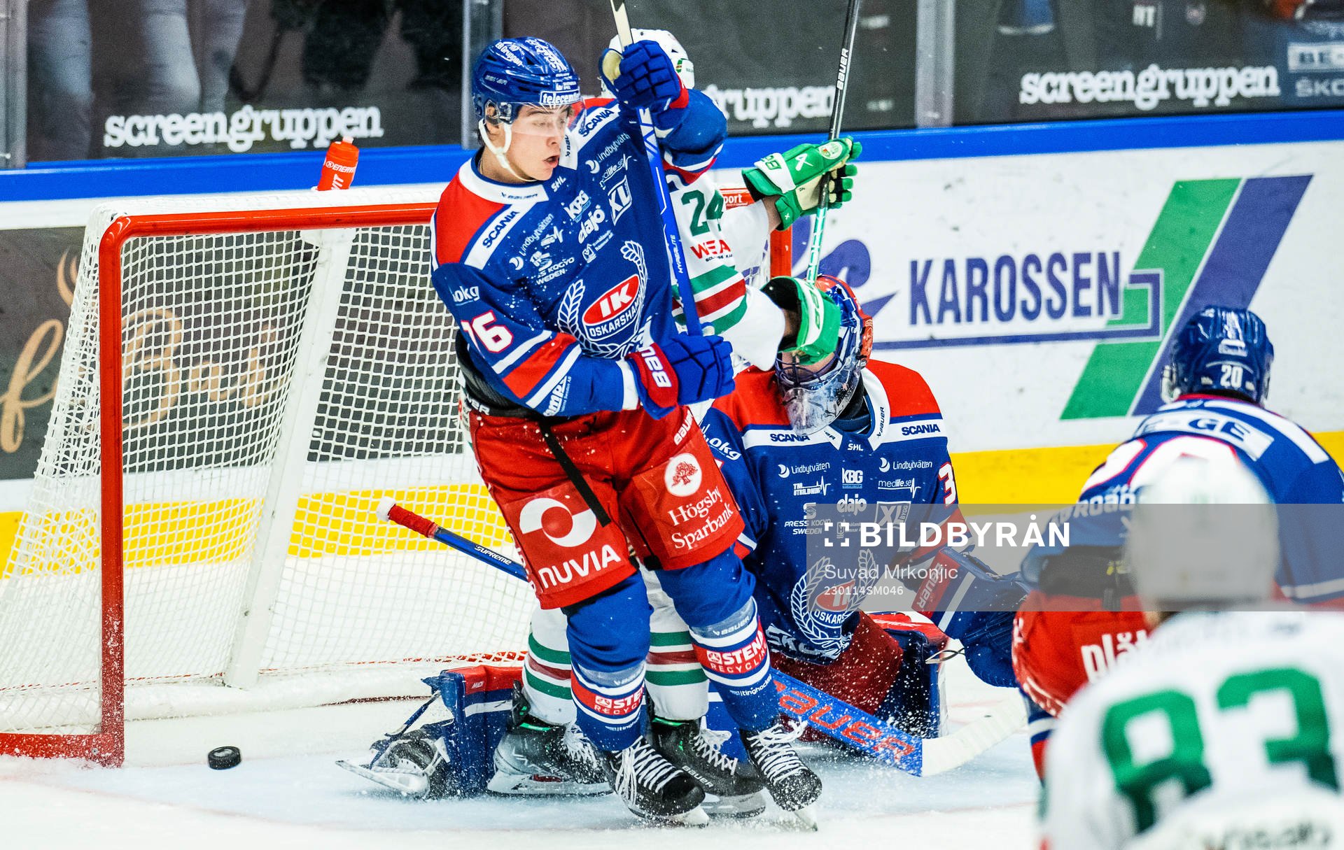 Oskarshamns Emil Lilleberg och målvakt Tim Juel mot