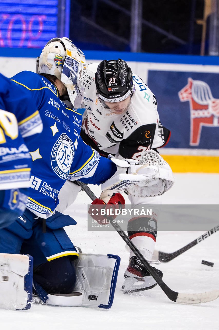 Malmö Redhawks Christoffer Forsberg och Leksands målvakt