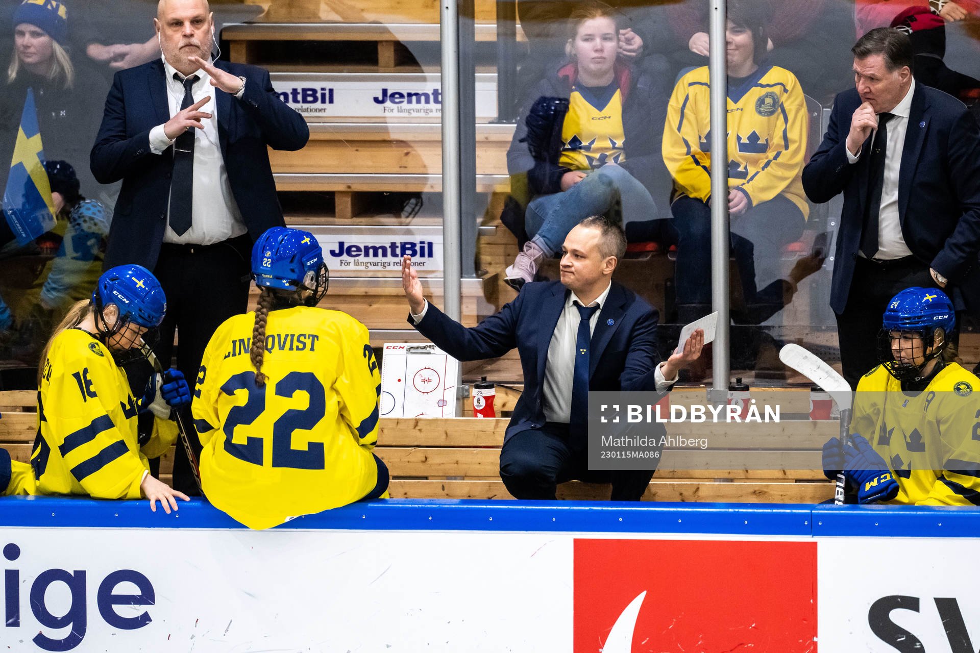 Head coach Andreas Karlsson of Sweden looks dejected